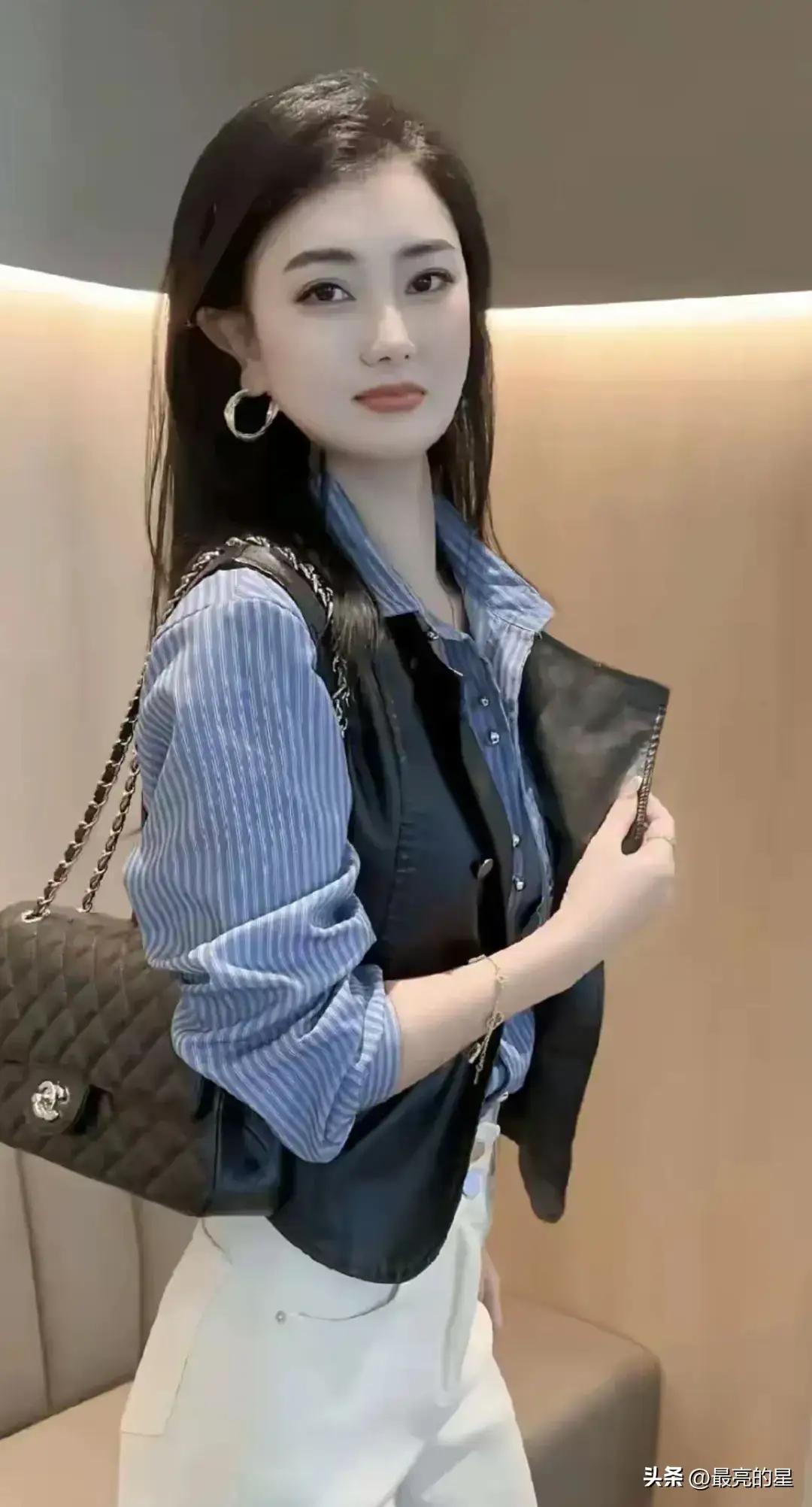 接纳自己，不内耗、不拧巴，有热爱、有追求，眼里有光，自带向上的吸引力。