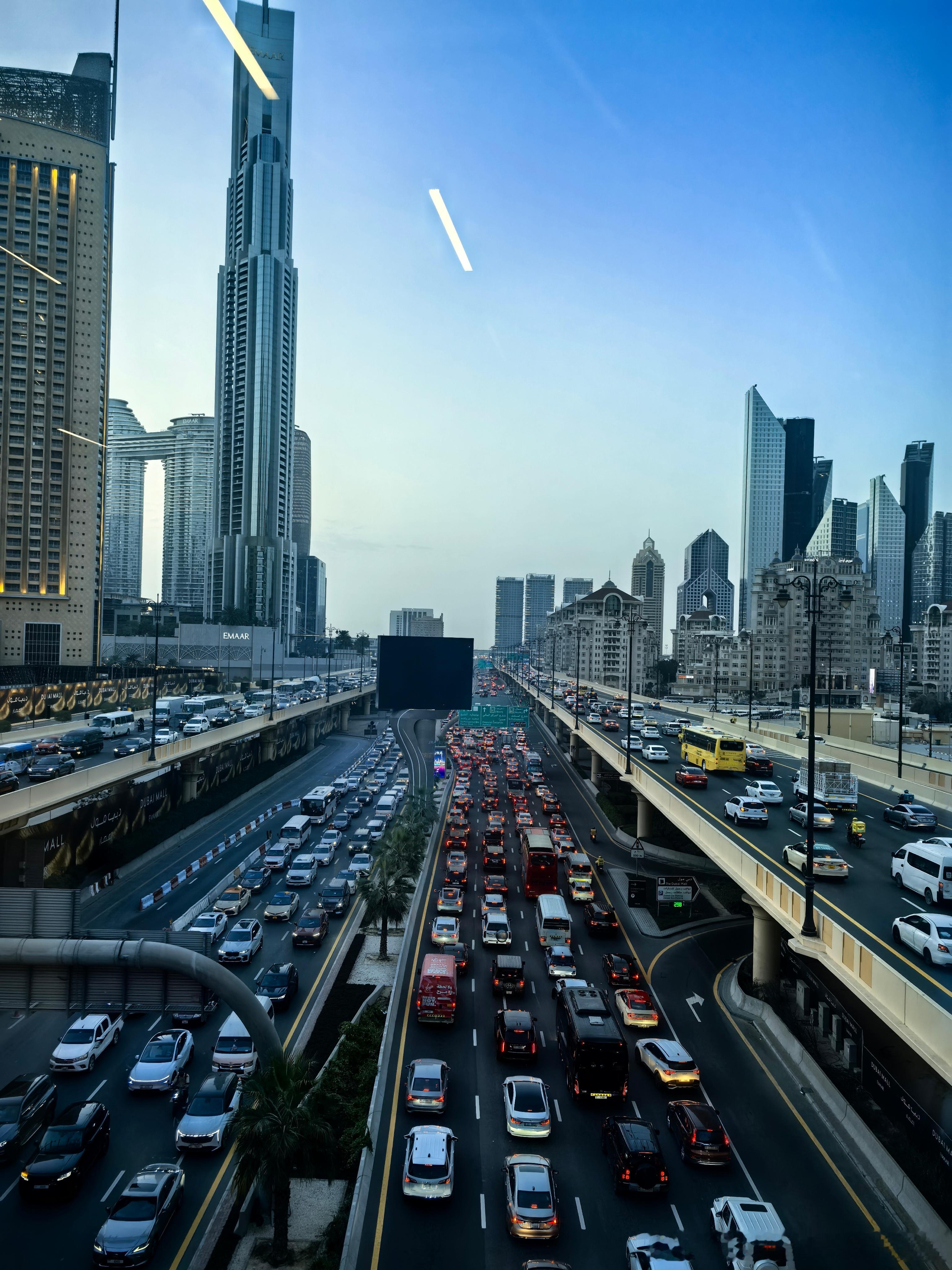 迪拜这交通，比北京还带劲，去个Dubai mall开车开麻了阿联酋迪拜 阿联酋·