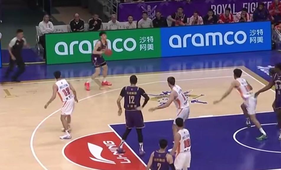 廖三宁三分绝杀：北控主场险胜福建
​
​      北京时间1月12日19：35