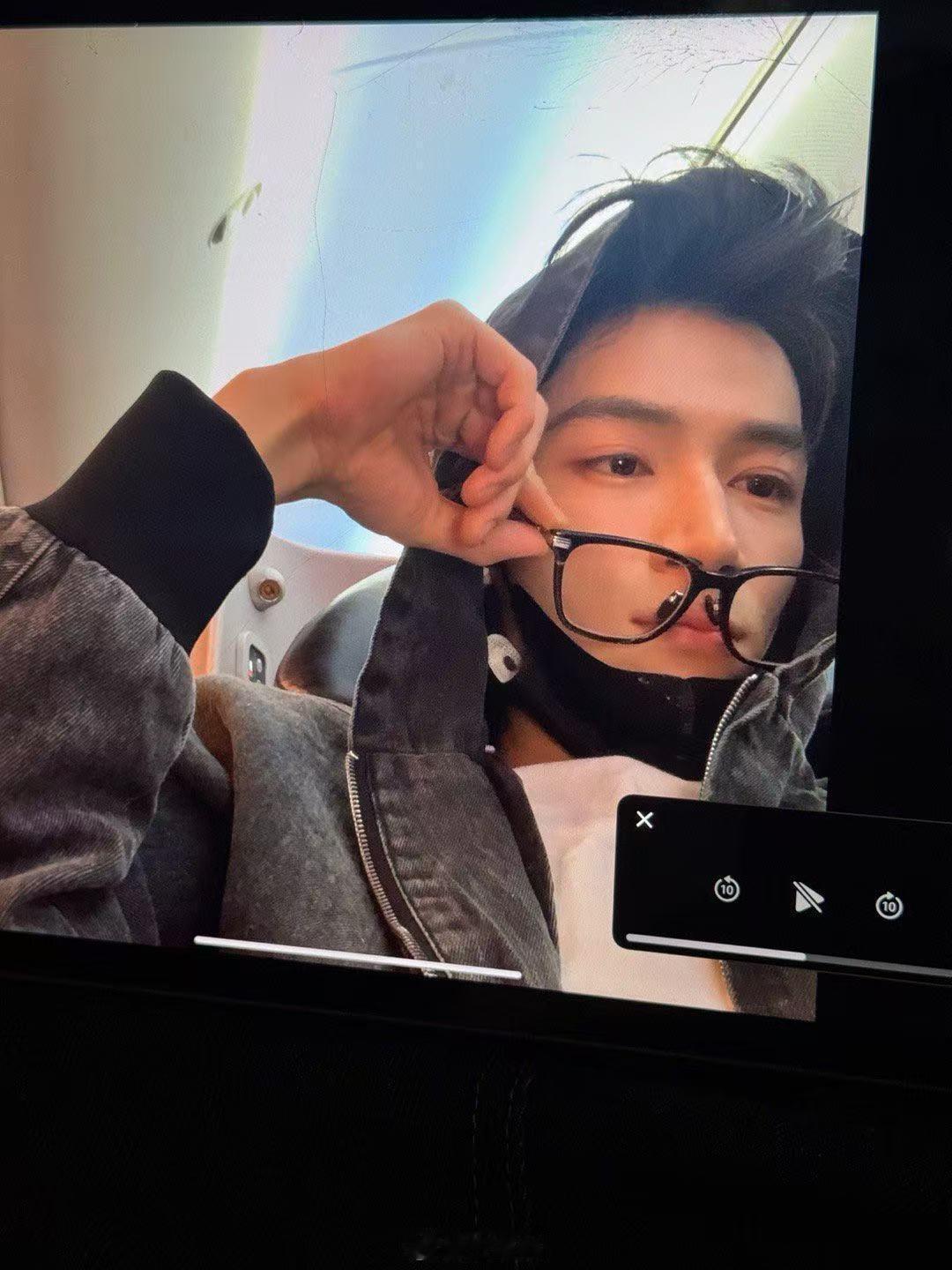 王星越告别10月plog 王星越告别10月plog来了，新的一个月充实快乐一切顺