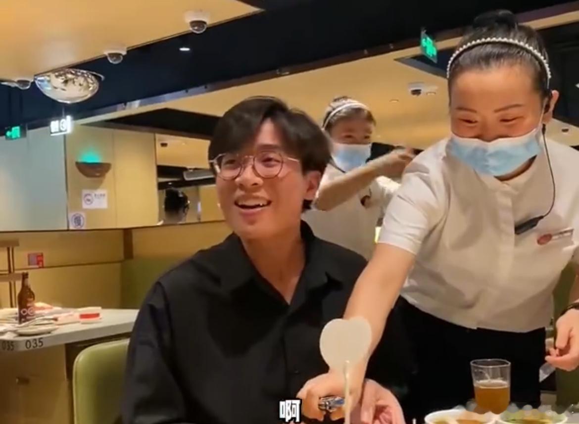 #这大概就是社交牛逼症吧#这个兄弟真是他敢说我都不敢看啊，i人看了都要躲避三尺啊