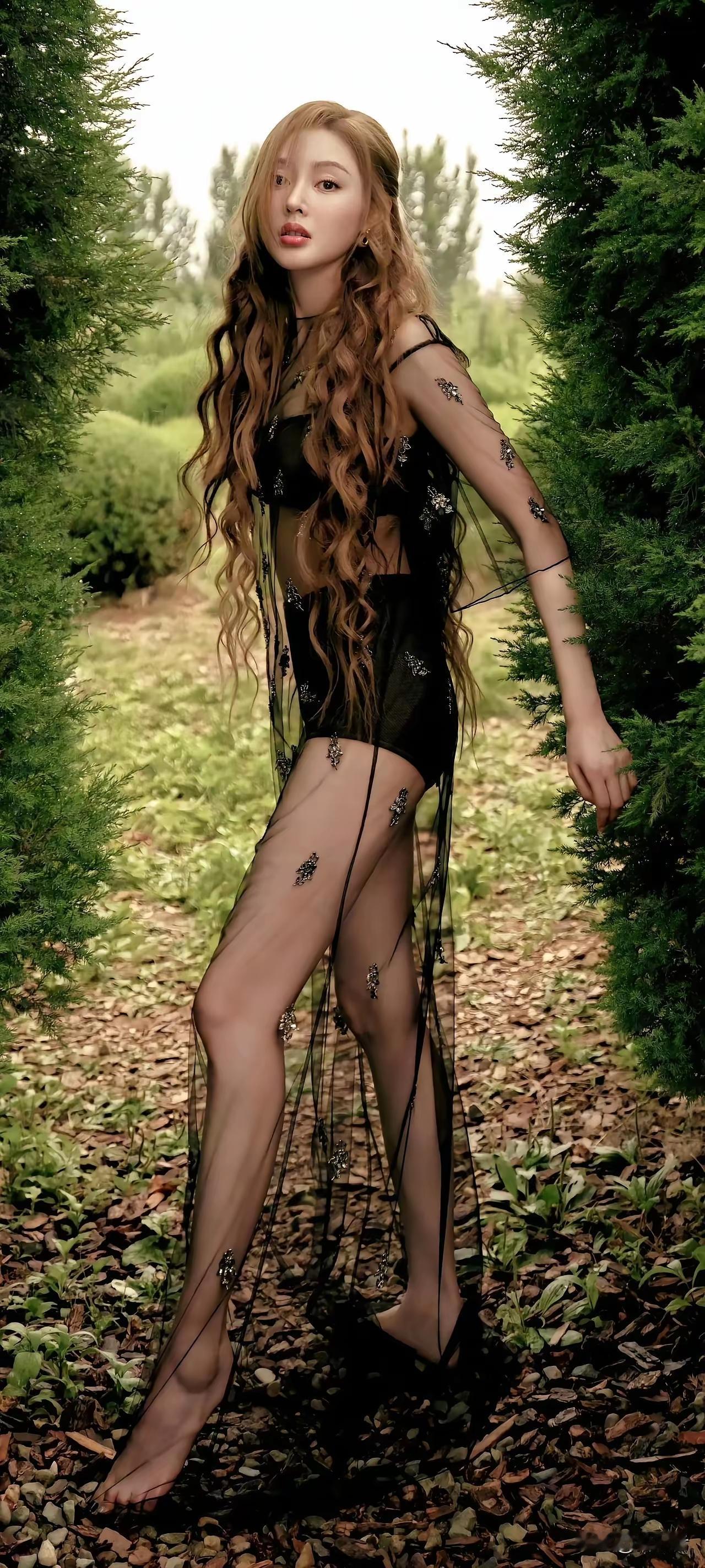 梦幻森林中的黑纱仙子，轻盈飘逸，宛如童话里的精灵。高个子女生穿短裙好看吗 上联：