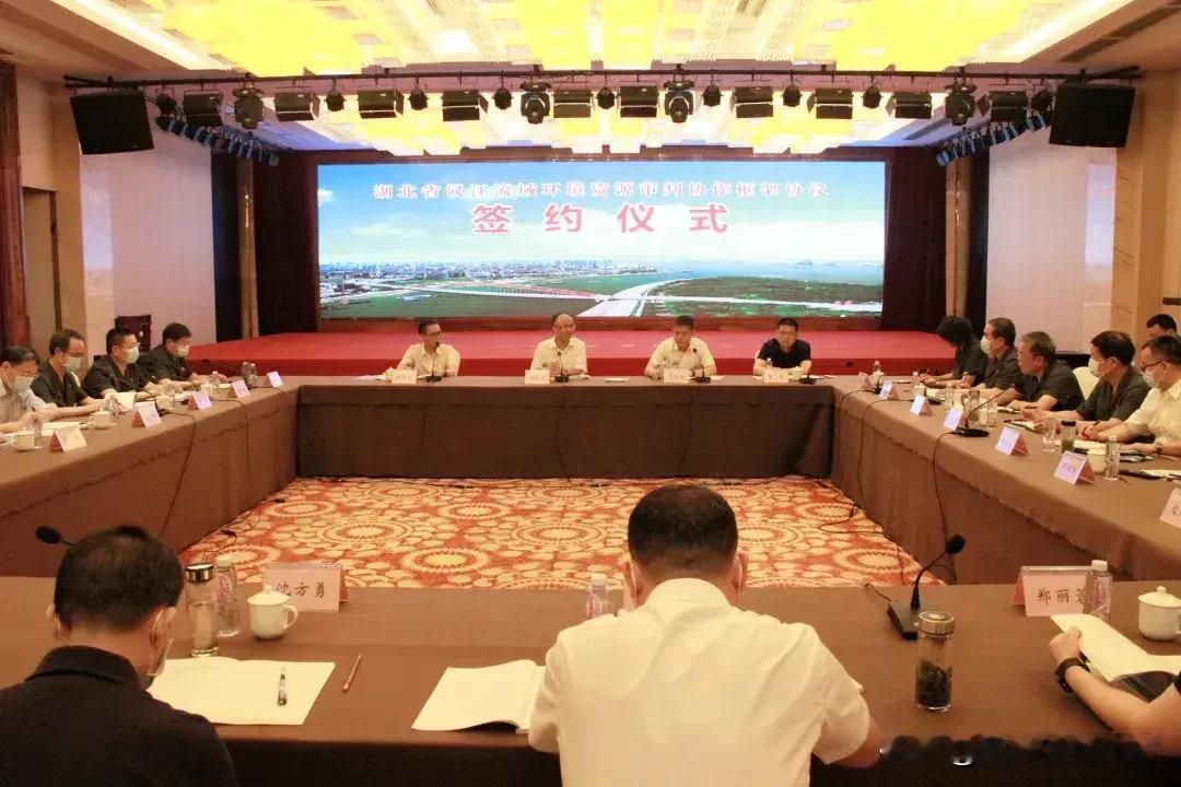 营商环境做得好，小城也能留住万千企业
 
县域经济想要跑出加速度，核心抓手从来不