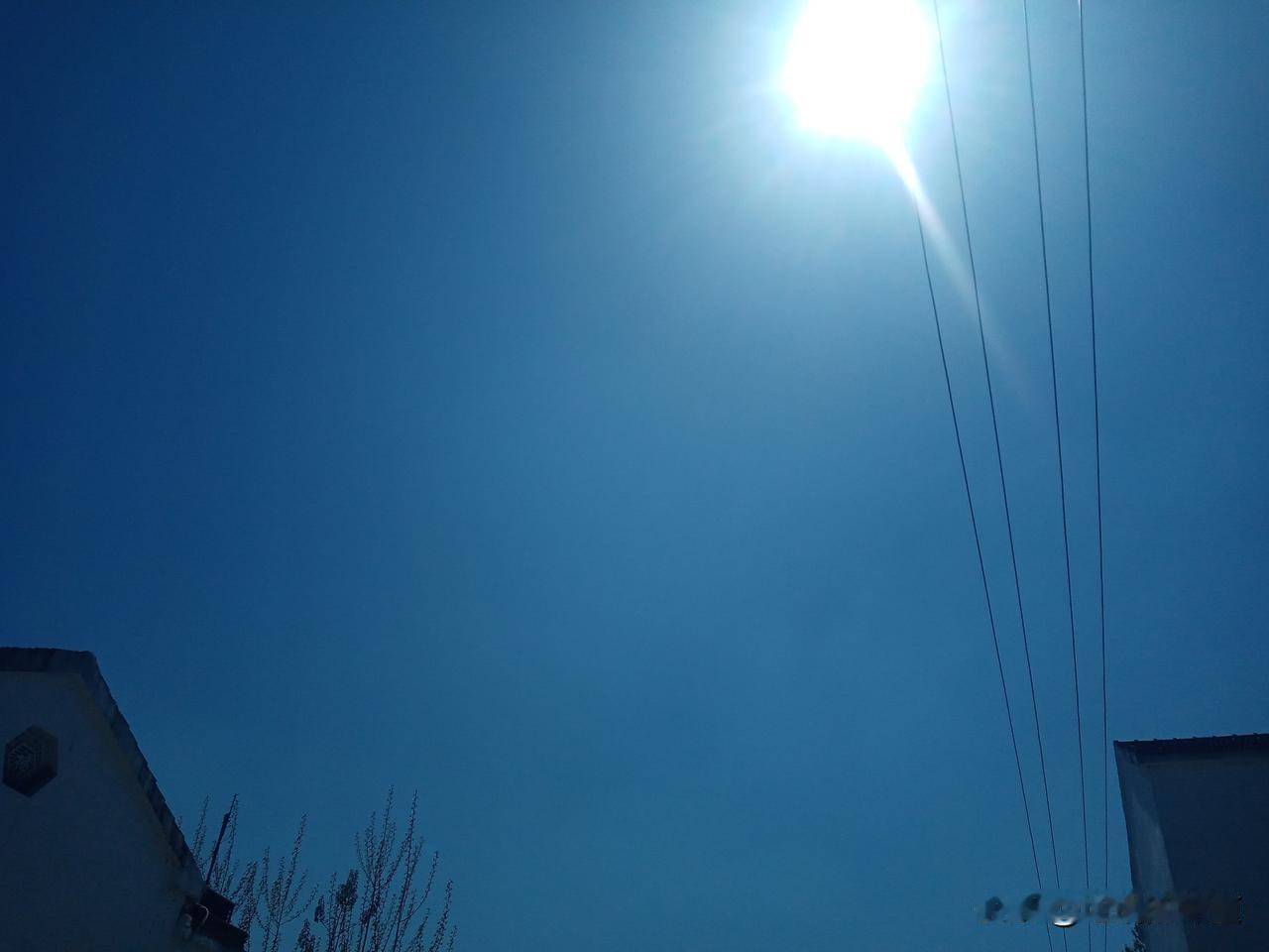 今日丙午马年二月十八清明节
老话说“清明雨纷纷，路人欲断魂”
说明清明节下雨的天