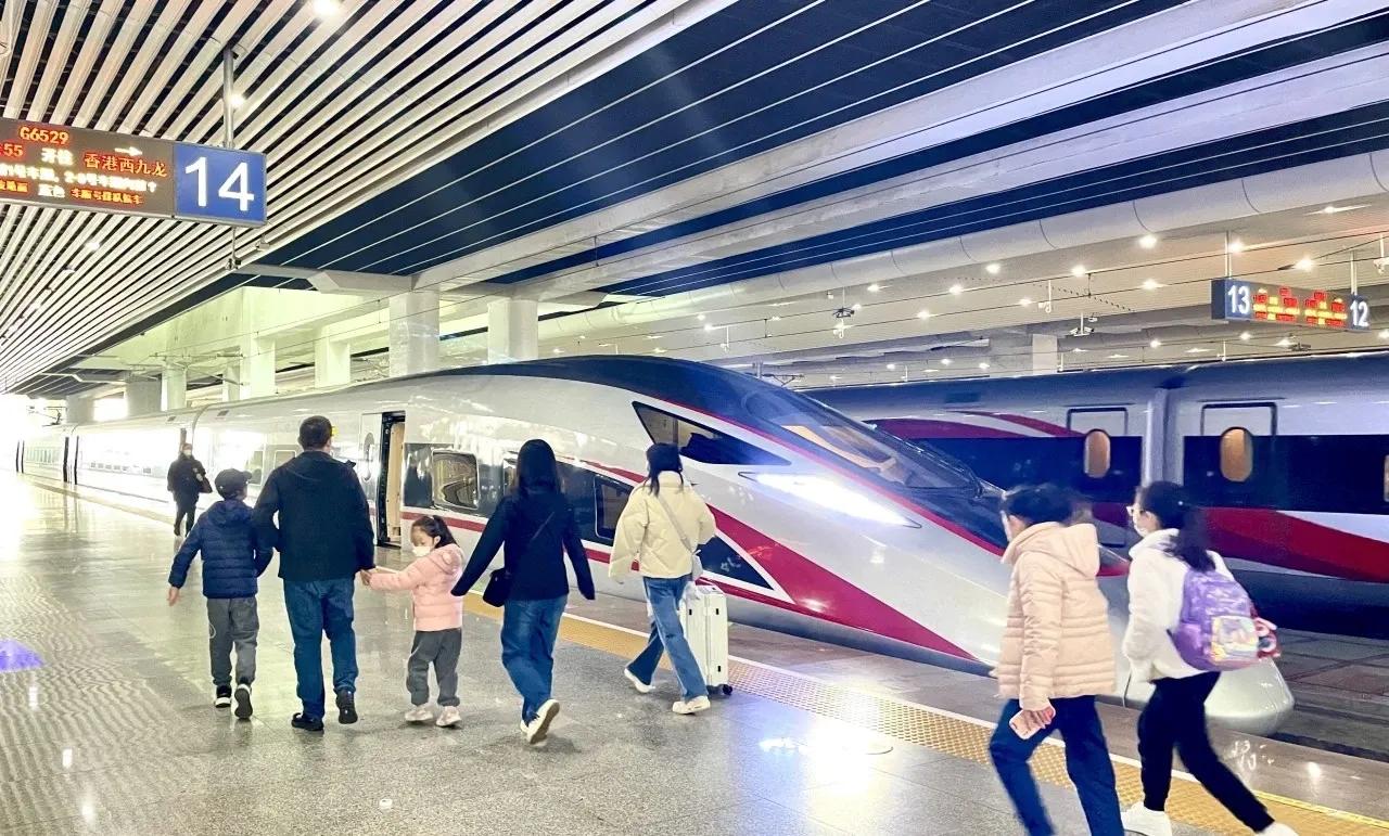 广州取消限购对东莞的最大利好是：一是深圳可能跟进；二是一线城市的广州深圳起来了，