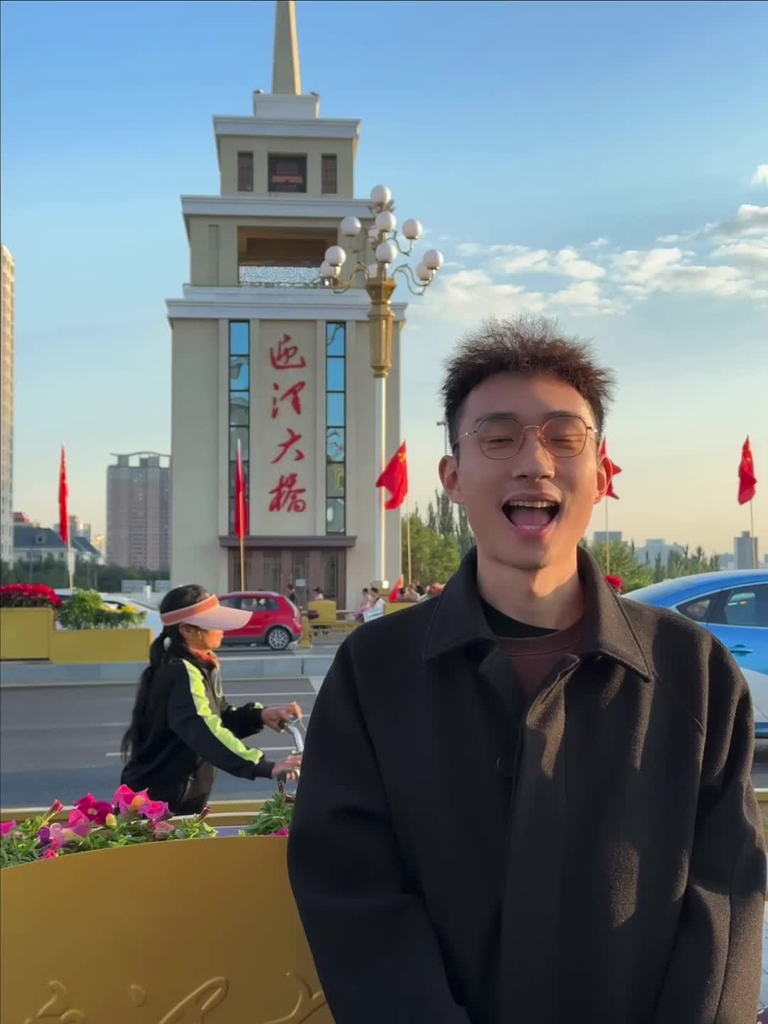 昨天太近，今天太原。 太原也有自己的长安街了！祝祖国繁荣昌盛！