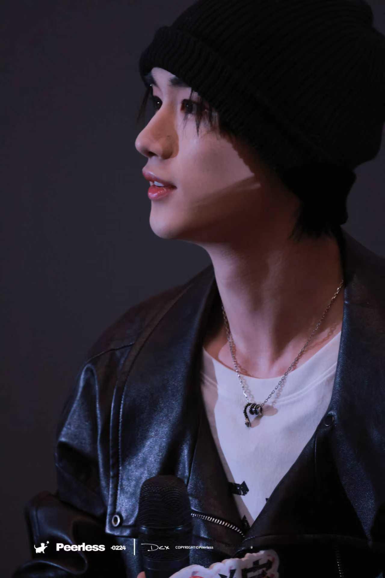 丁程鑫贴假眉钉丁程鑫贴假眉钉，人怎么能帅成这样！ ​​​