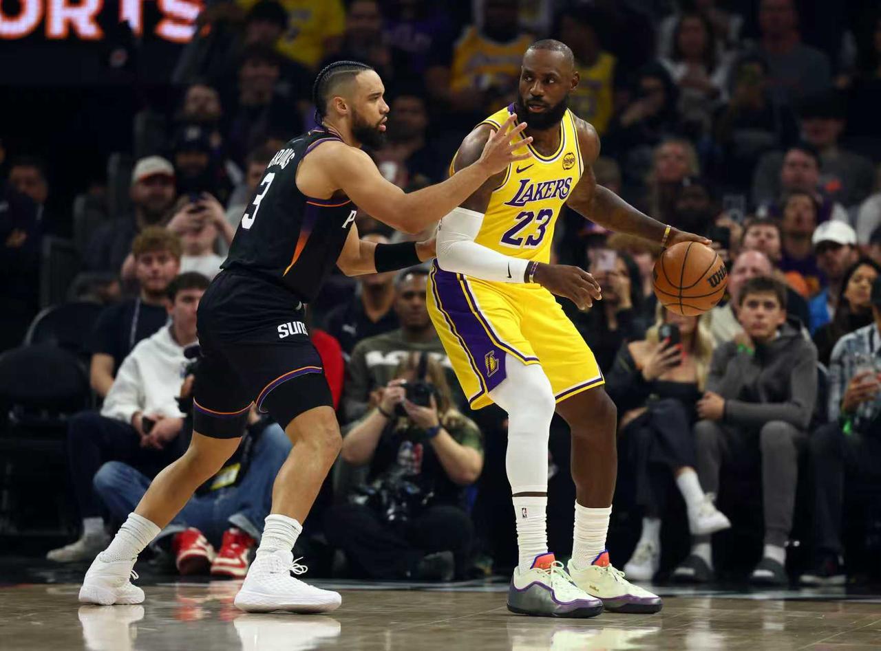 詹姆斯这是找到第二赛道了！
进入到了三月份，詹姆斯也是重新改变了自己的打法，根据