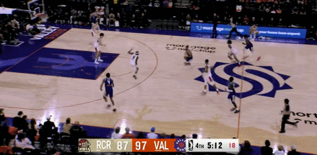 最令人欣慰的就是杨瀚森顶住体能压力，下半场没掉链子，防守端可圈可点。