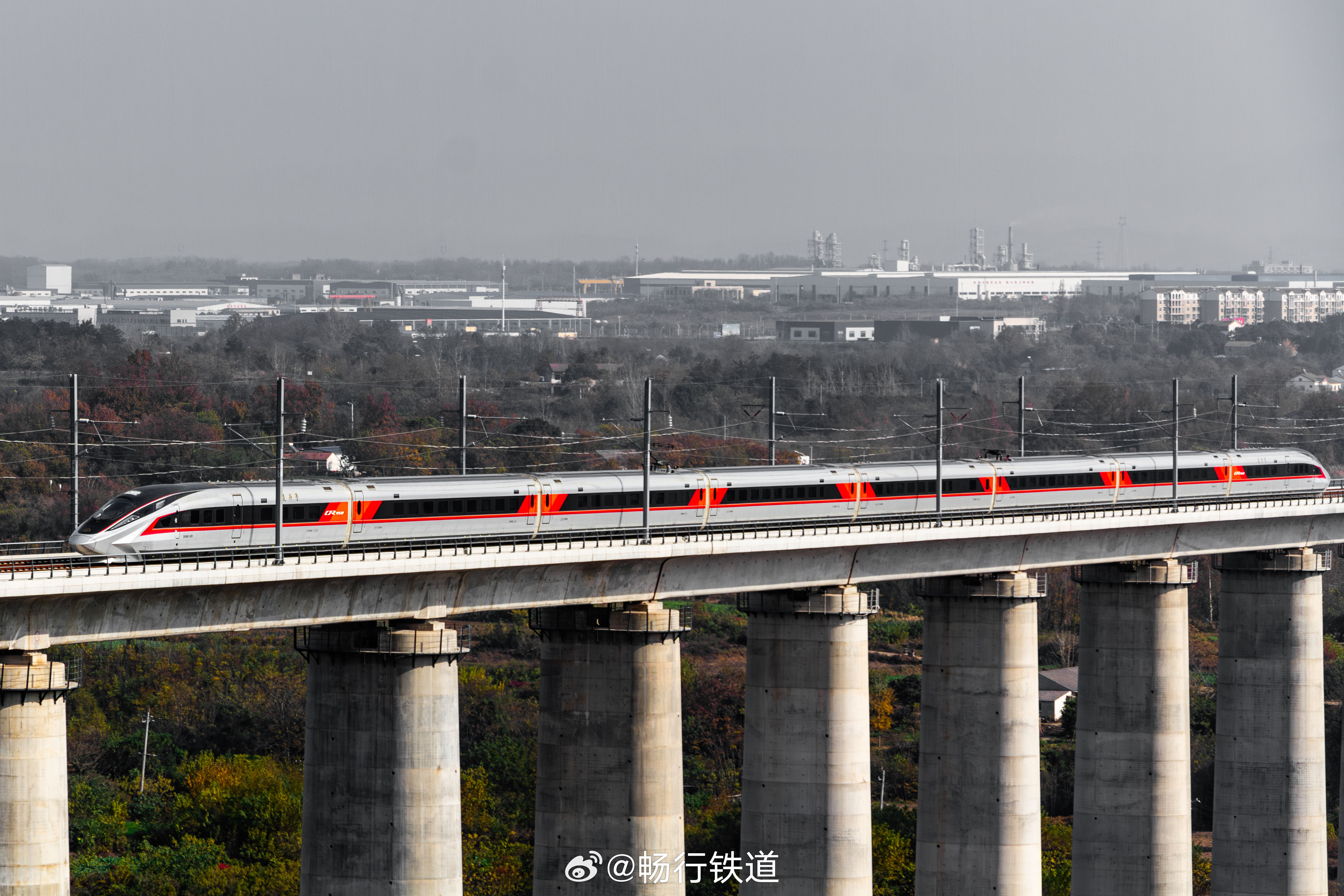 CR450在今年8月完成了60万公里考核，两列样车分别回送至中车四方、长客开展解