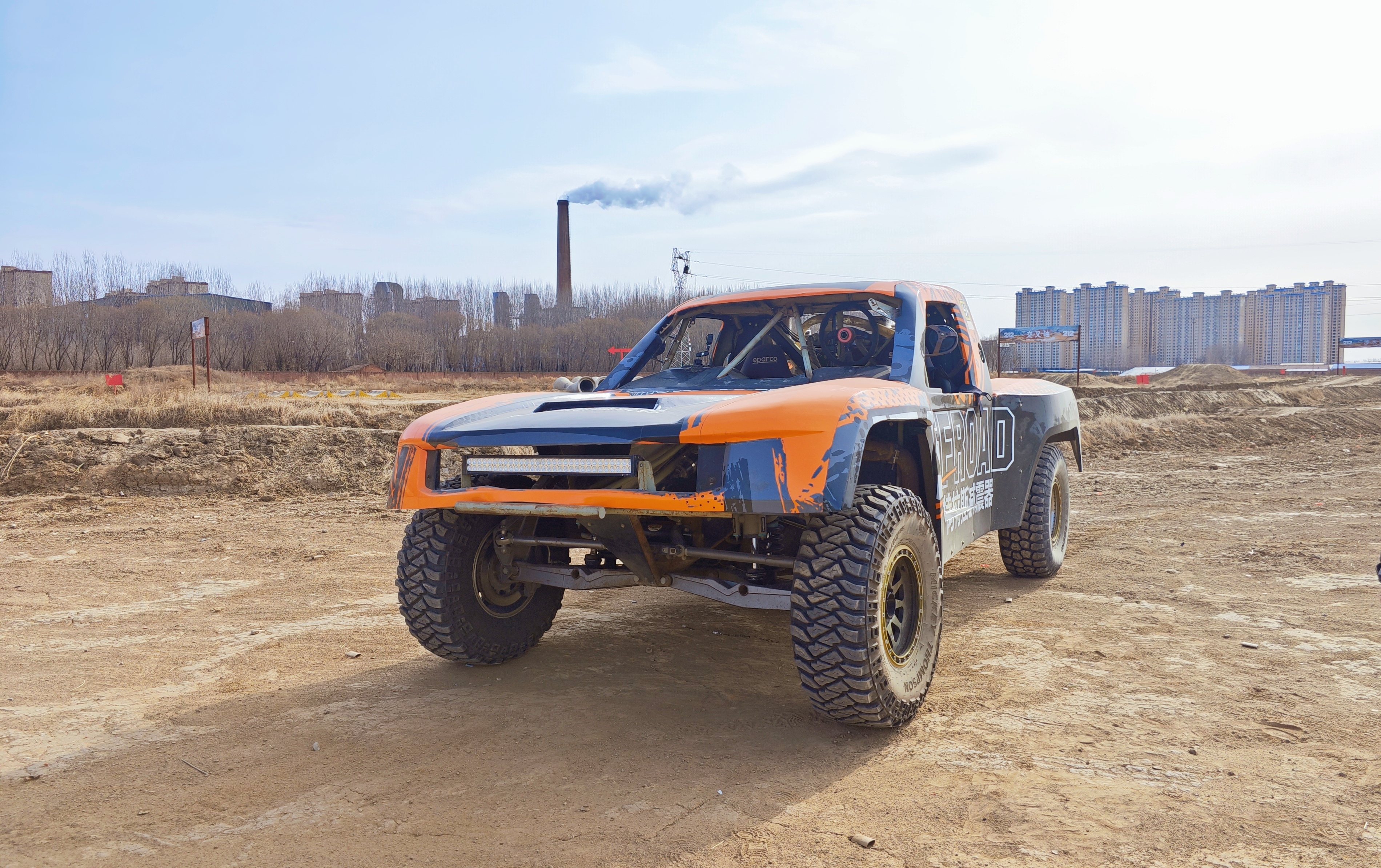 一套悬架 一套房Baja奖杯卡车拉力体验开辟新领域 