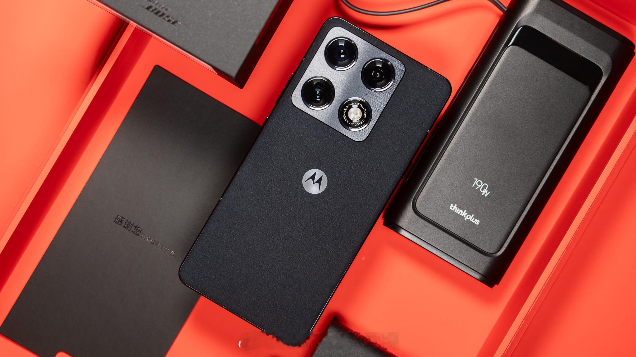 It's moto X70 Air Pro【墨岚黑】。和 edge 50 Ult