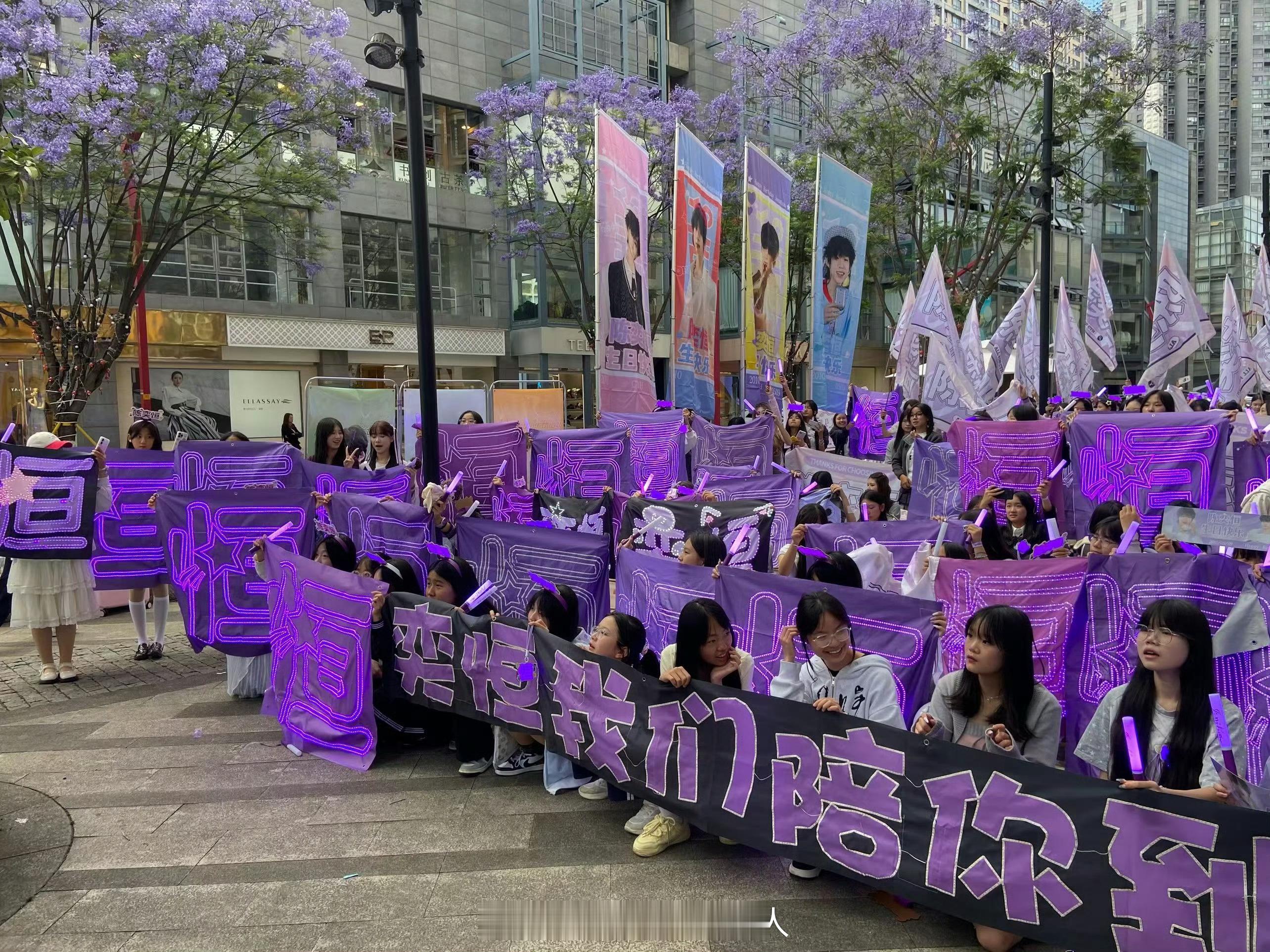 陈奕恒粉丝线下会，好多人都在爱小哼啊 