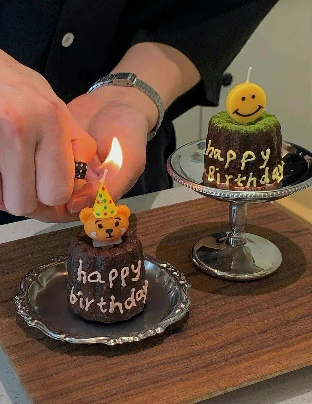 一个人在家看电视并不算寂寞，苍白地坐在话不投机人群之中，才真正凄清。——亦舒
