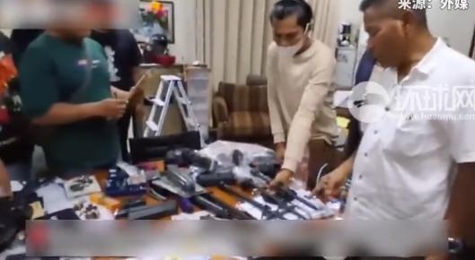 印尼校园化身军火库，校方回应：是104岁基金会领导批准的。

据《雅加达环球报》