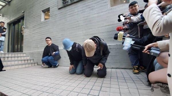 张文父母下跪道歉！鞠躬并说对不起“对社会造成严重损害”

台北车站、中山商圈19