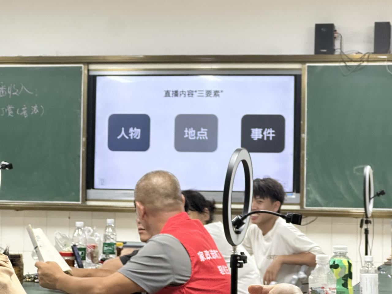 扶绥县电商培训如火如荼进行中，随着网购成为老百姓喜欢的消费手段，网上销售的营业份