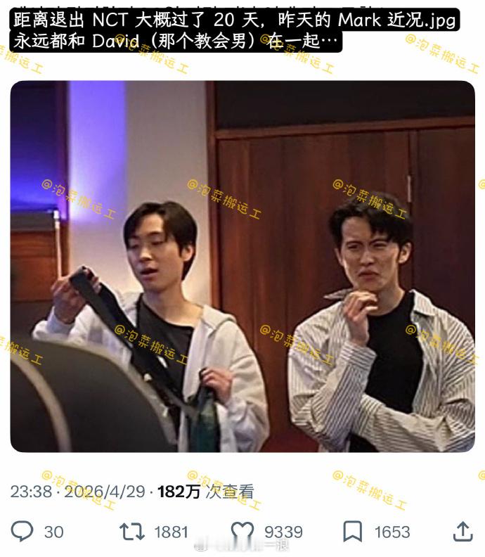 李马克退团后近照 有网友晒出了李马克近照，马克穿着简单的衬衫和黑色打底，来看看状
