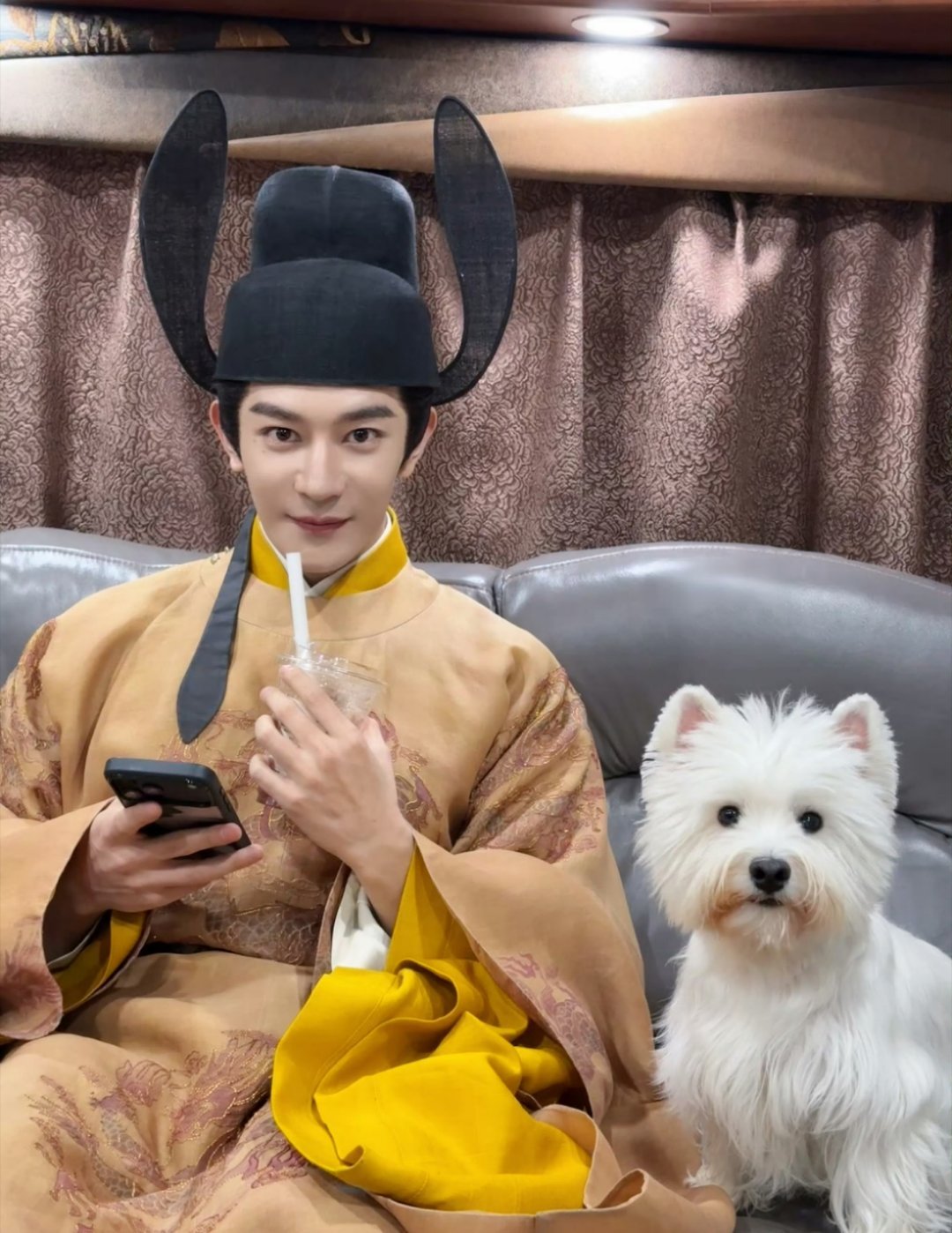 是谁那么可爱嗷~是兔耳小明书和他的星星小公主！夏之光多多营业！ 