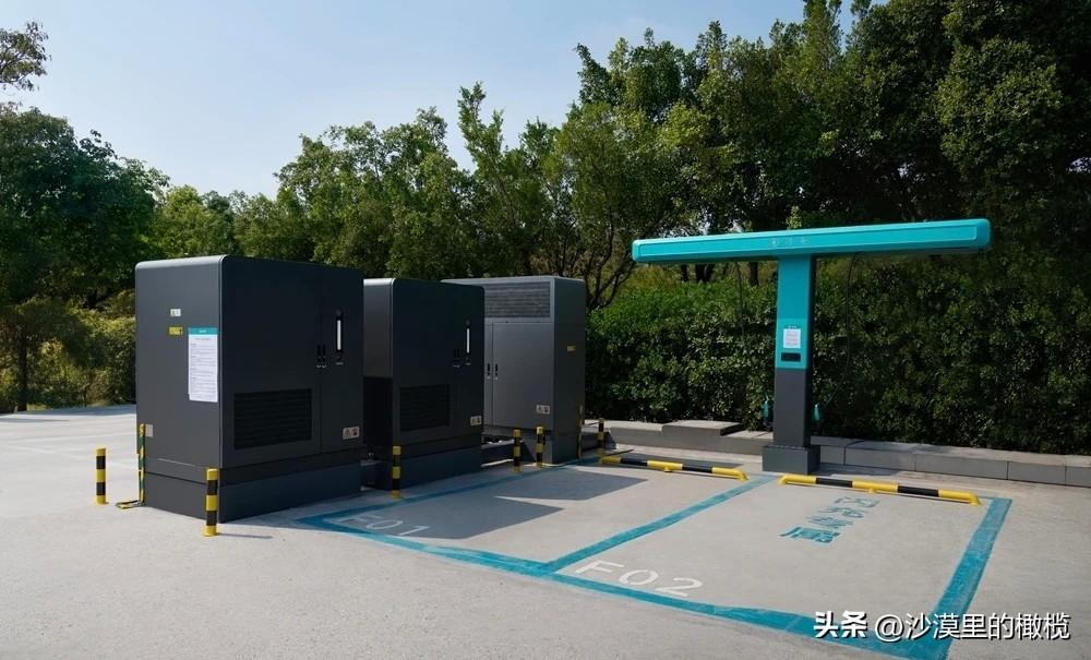 有人问：比亚迪二代刀片电池的车能不能买？我说是好事，价格不涨的前提下，至少把设计