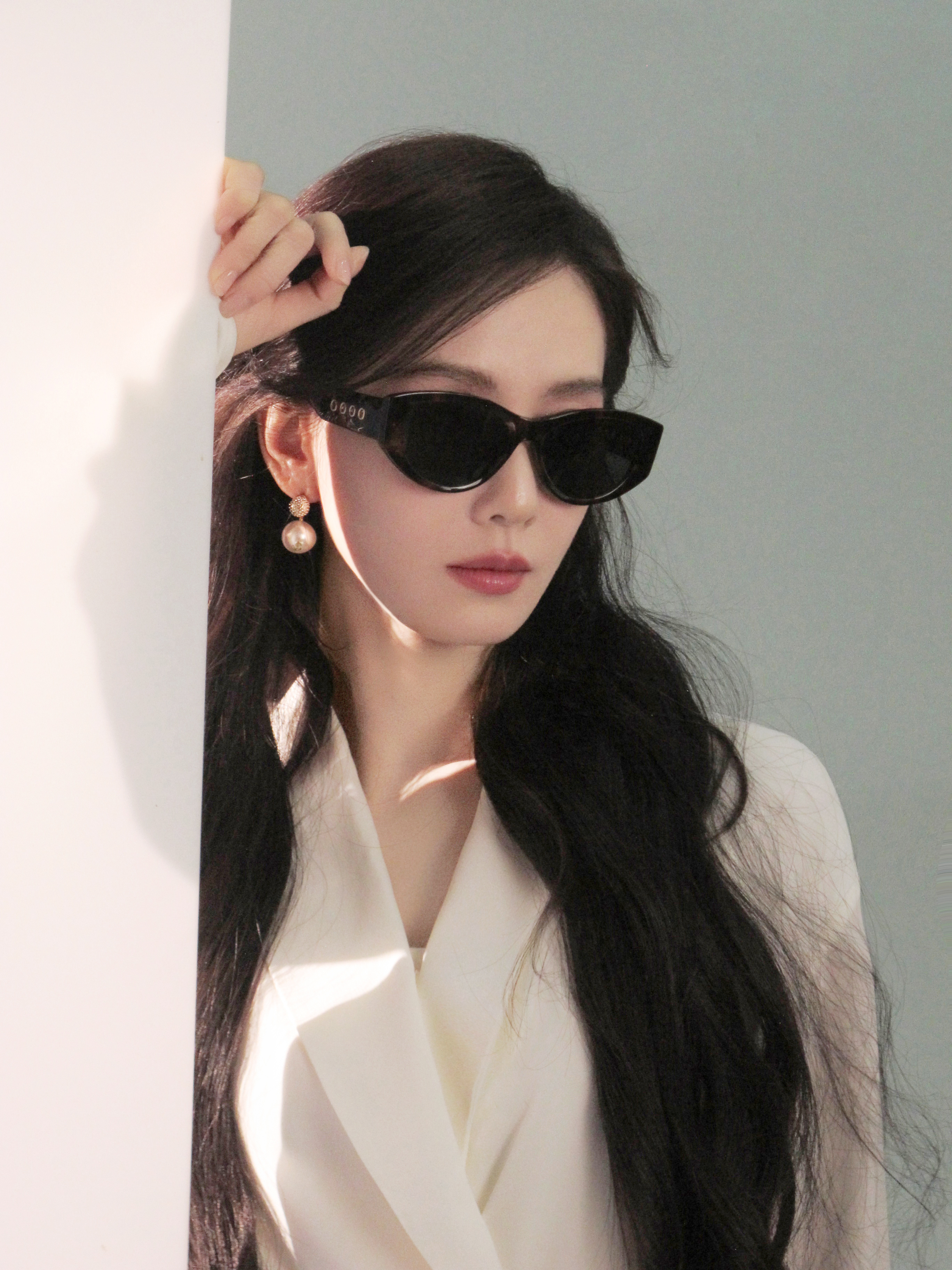 刘诗诗 保持清晰视野，自有笃定气场。随心出发，不被设限，不被定义。敬每一个闪闪发