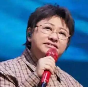 2026年1月23日，韩红“我想成为你”巡回演唱会在西安收官。韩红在现场拉着薛之