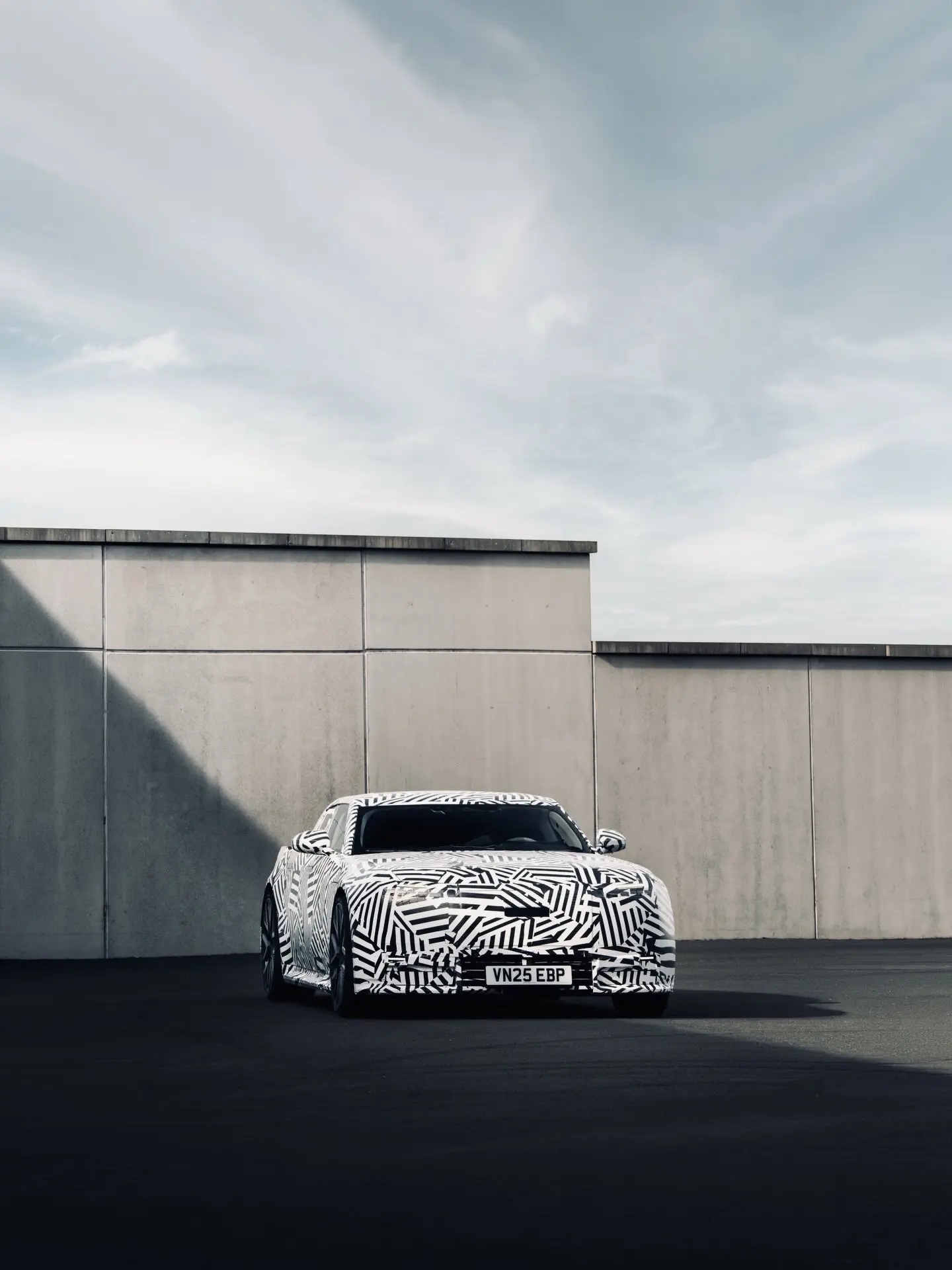 捷豹超豪华GT于今年即将发布。深厚的汽车美学设计底蕴，捷豹回归超豪华阵营。