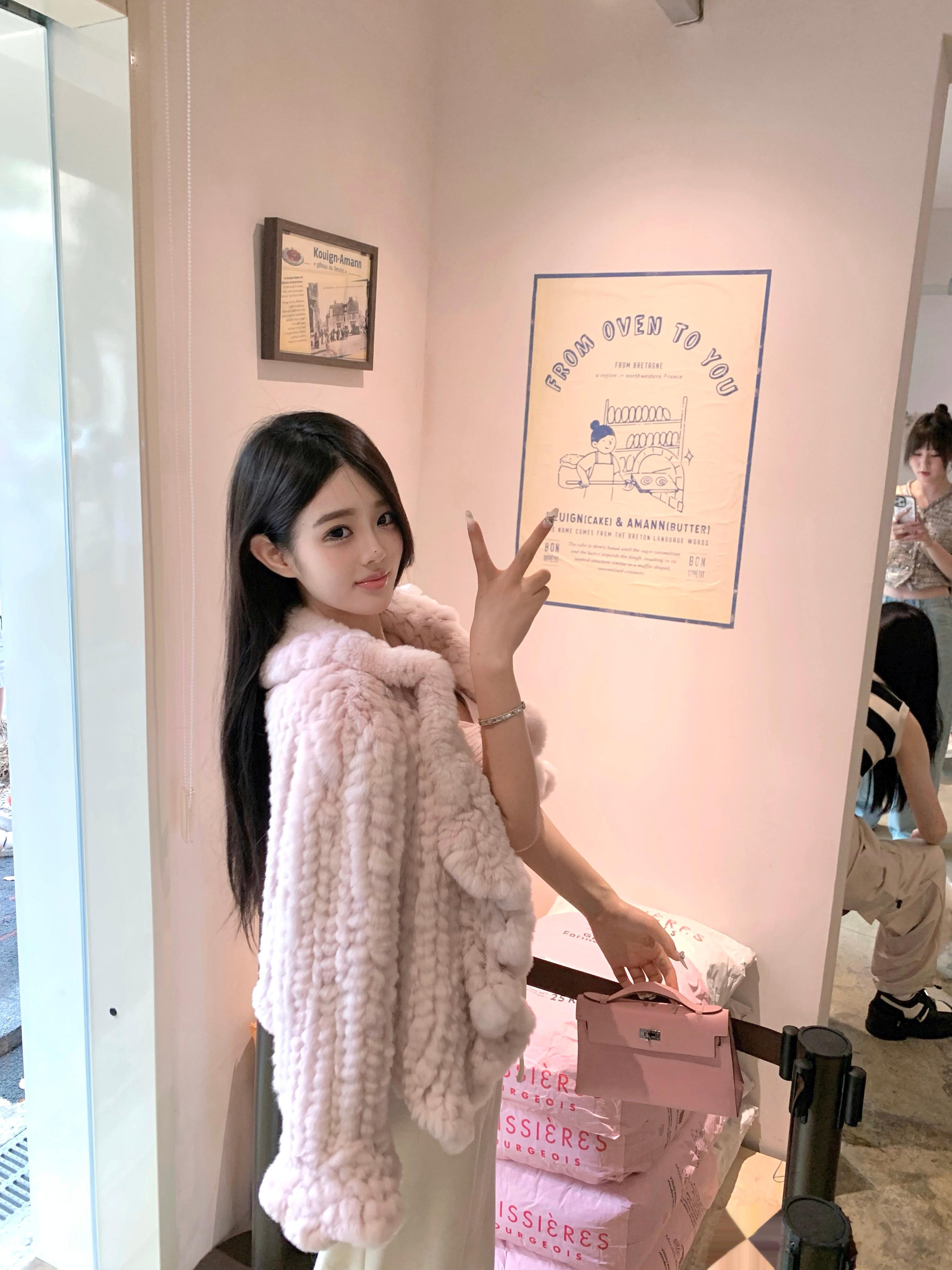 甜甜兔🐰2.0🌸粉 👶蓝  🥛白喜欢哪个呢？ ​​​