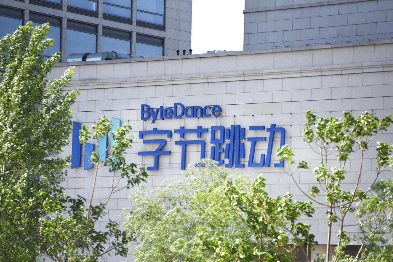 【字节跳动“机器人大V”因泄密被开除，8.6万粉丝刷屏热议！】

11月12日，