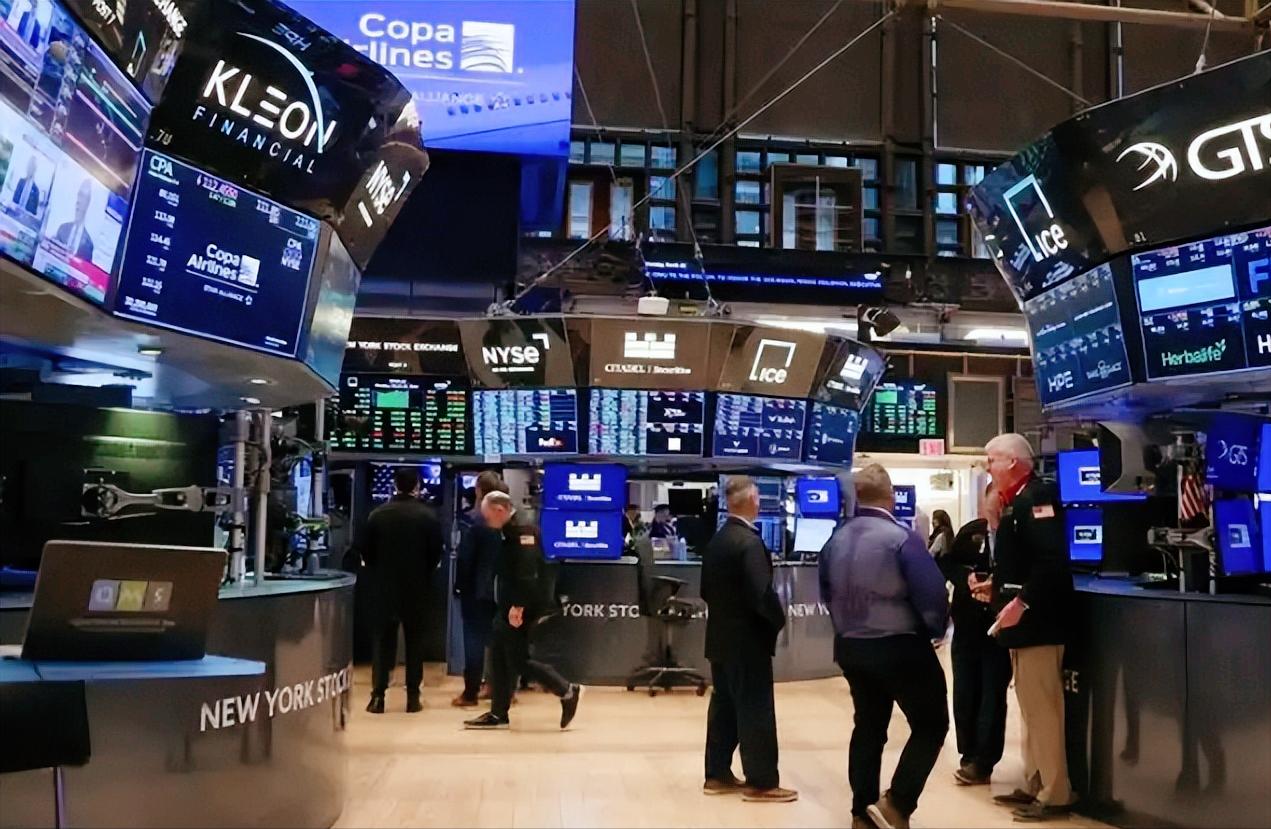 见过赚钱快的，没见过这么掐着秒表赚钱的，特朗普最近只是发了一个帖子就把“精准预判