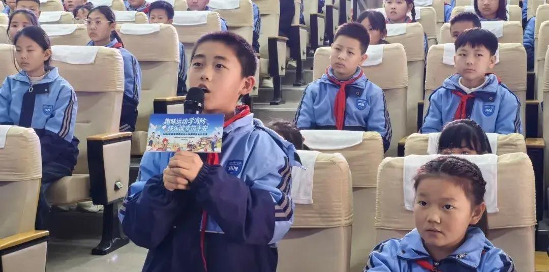 3月18日陕西渭南和延安两校同步开课，“秦岭四宝”化身消防卫士，却用喷火实验和爆