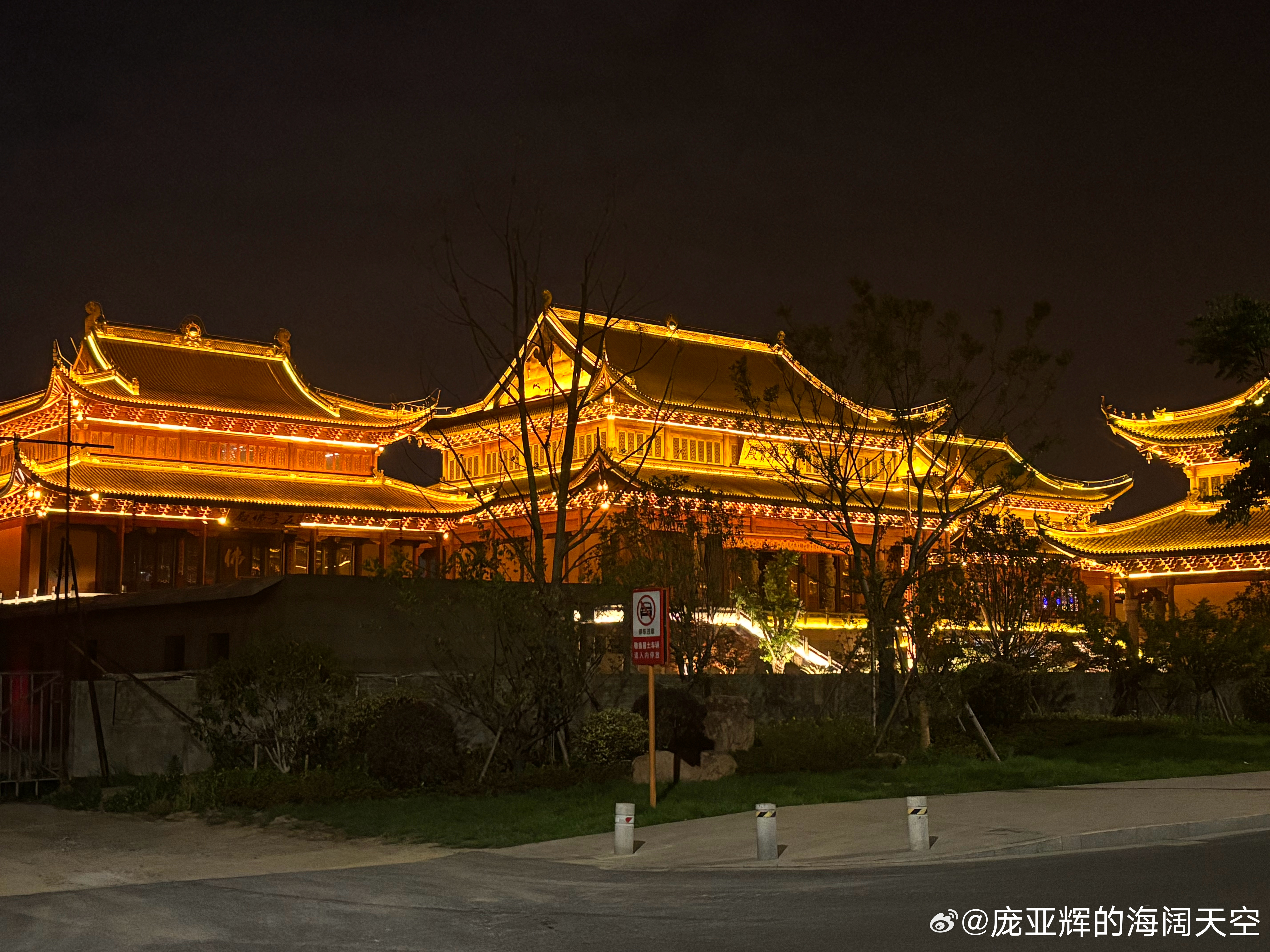 在高度不确定的世界中，确定性是非常稀缺的资源，而战略定力更难能可贵。企业管理