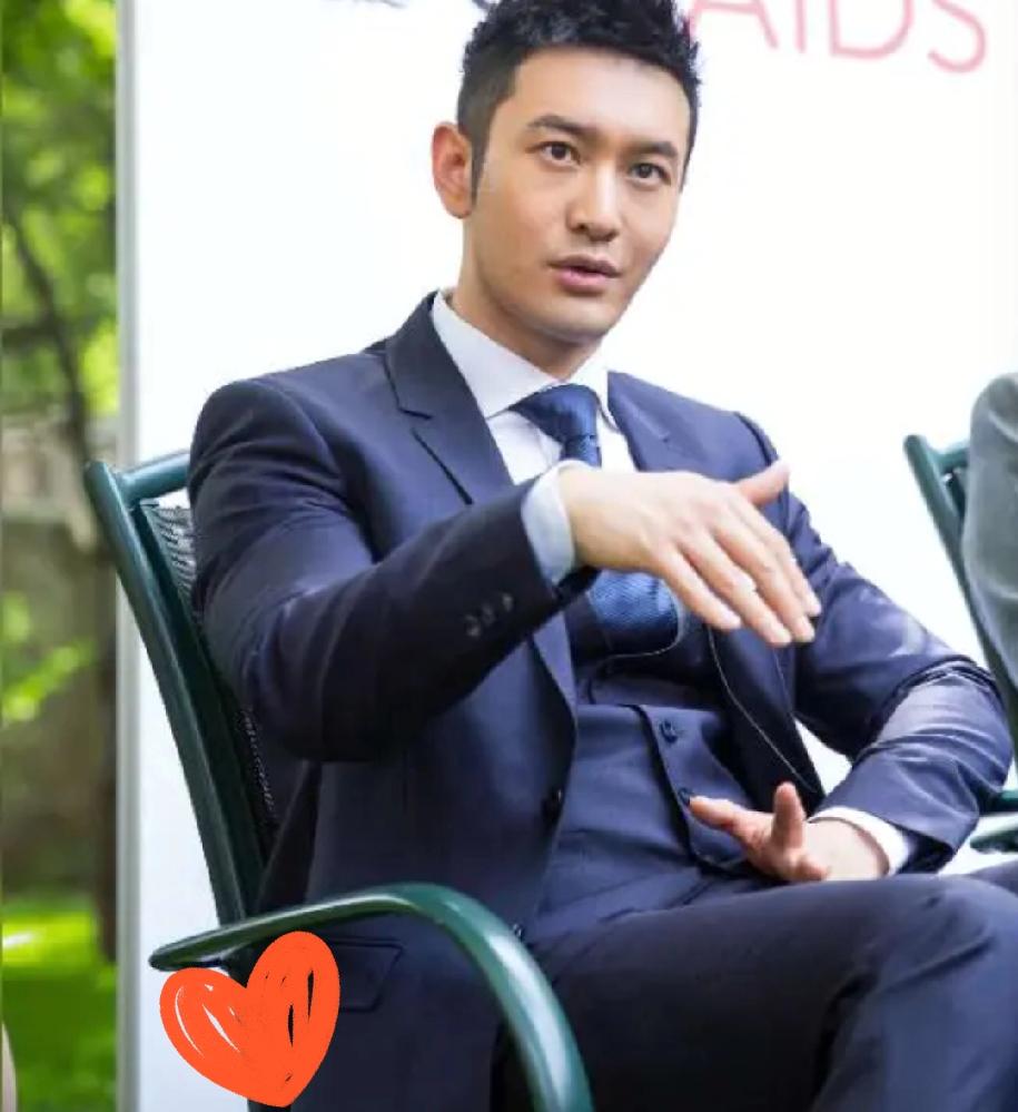 演员黄晓明在《人民日报》发表文章《把角色交还给生活——谈人物的“沉”与“燃”》，