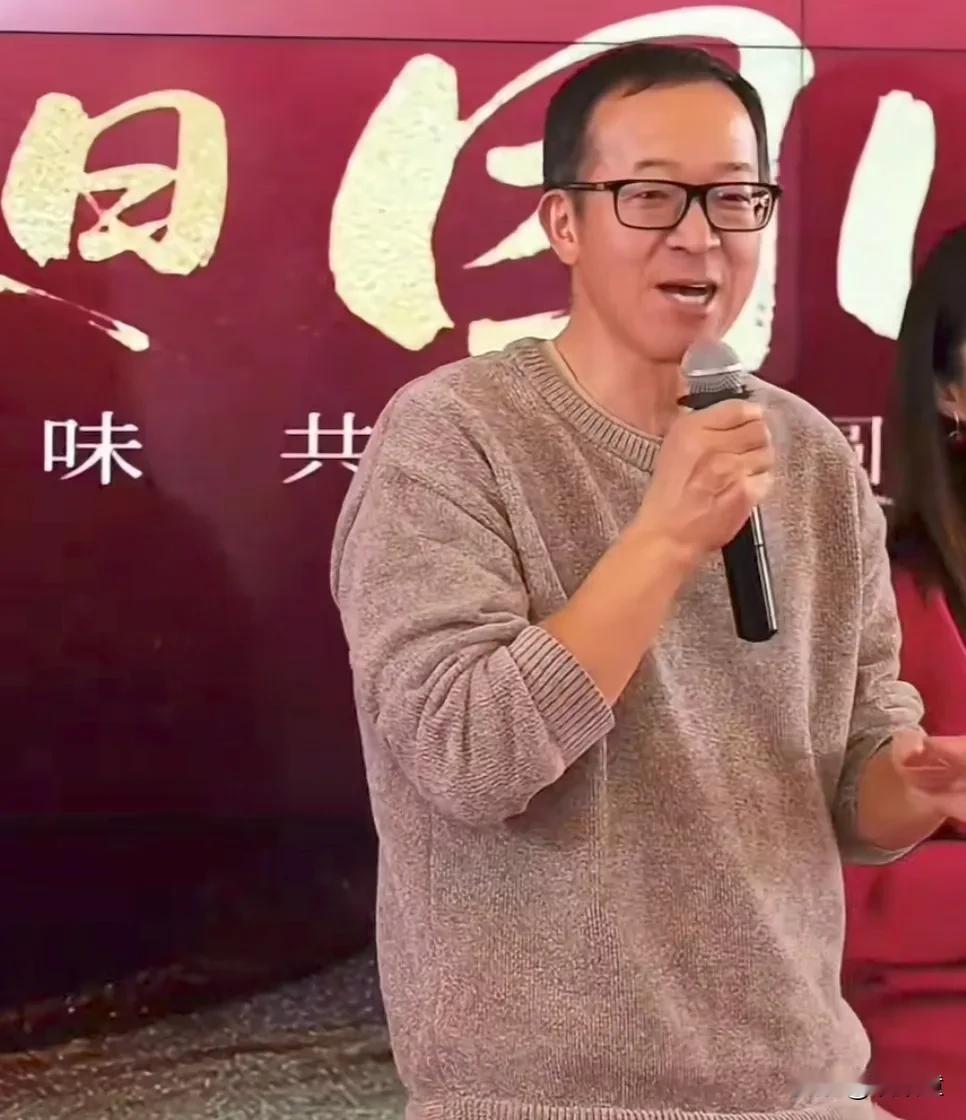 俞敏洪还是真大方！
邀请东方甄选幸运会员到北京参观公司，还有一起爬长城，只是开始