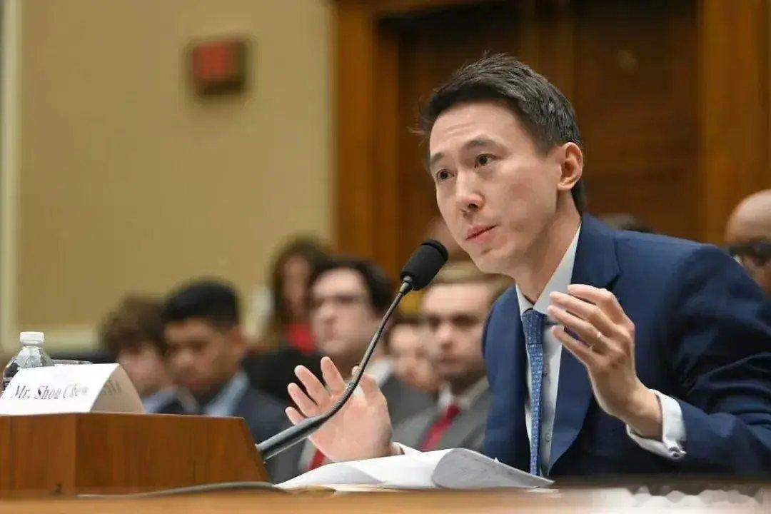 周受资不愧为真勇士！短期看，小红书承接了来自TikTok平替的泼天富贵，但是Ti