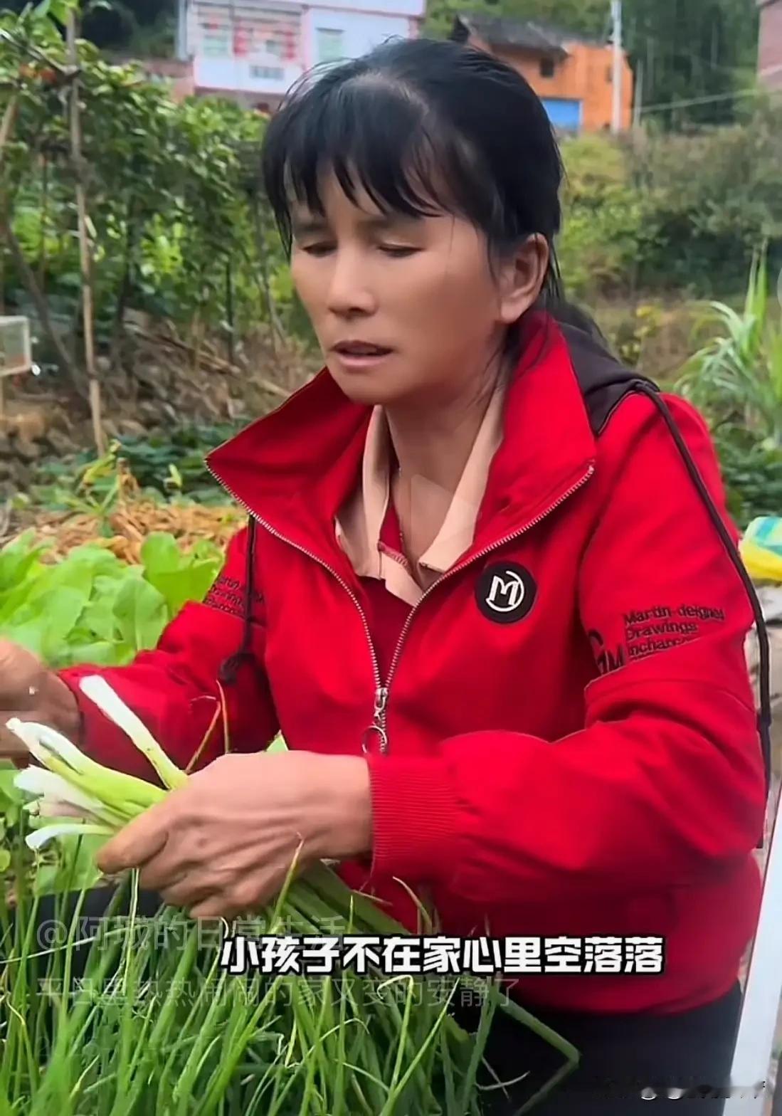 美霞妈妈养美霞这个女儿。确实白养了，别说他照顾妈妈，他不要他妈妈照顾就算好了。如