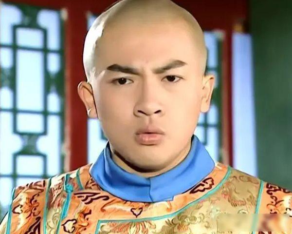 永琪，乾隆帝宠爱的第五子，25岁那年突然病逝。帝王显殇，一时间宫廷悲恸弥漫。然而
