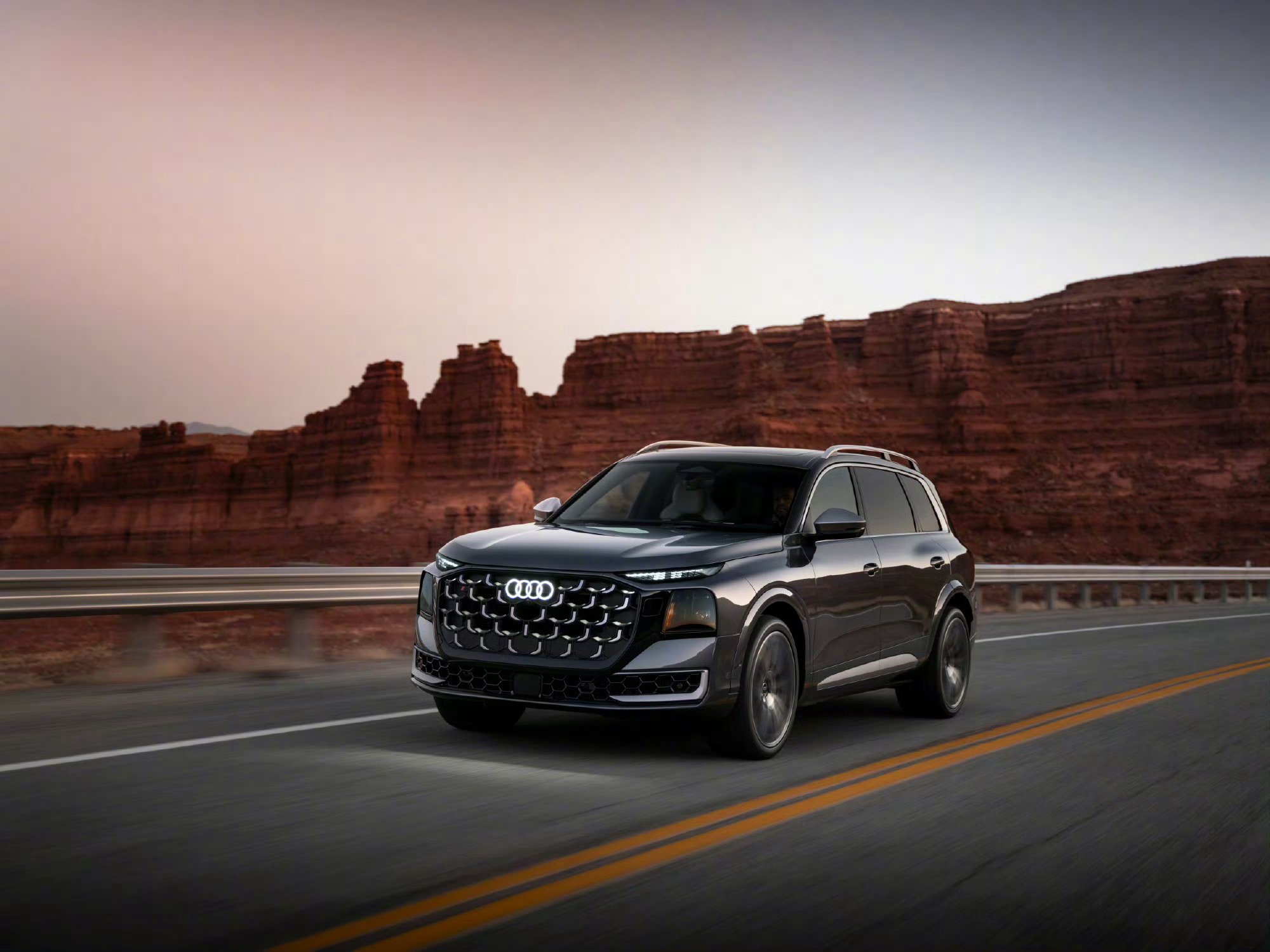 奥迪SUV Q9、SQ9正式亮相，车长5.31米，轴距3.14米，标配七座也能选