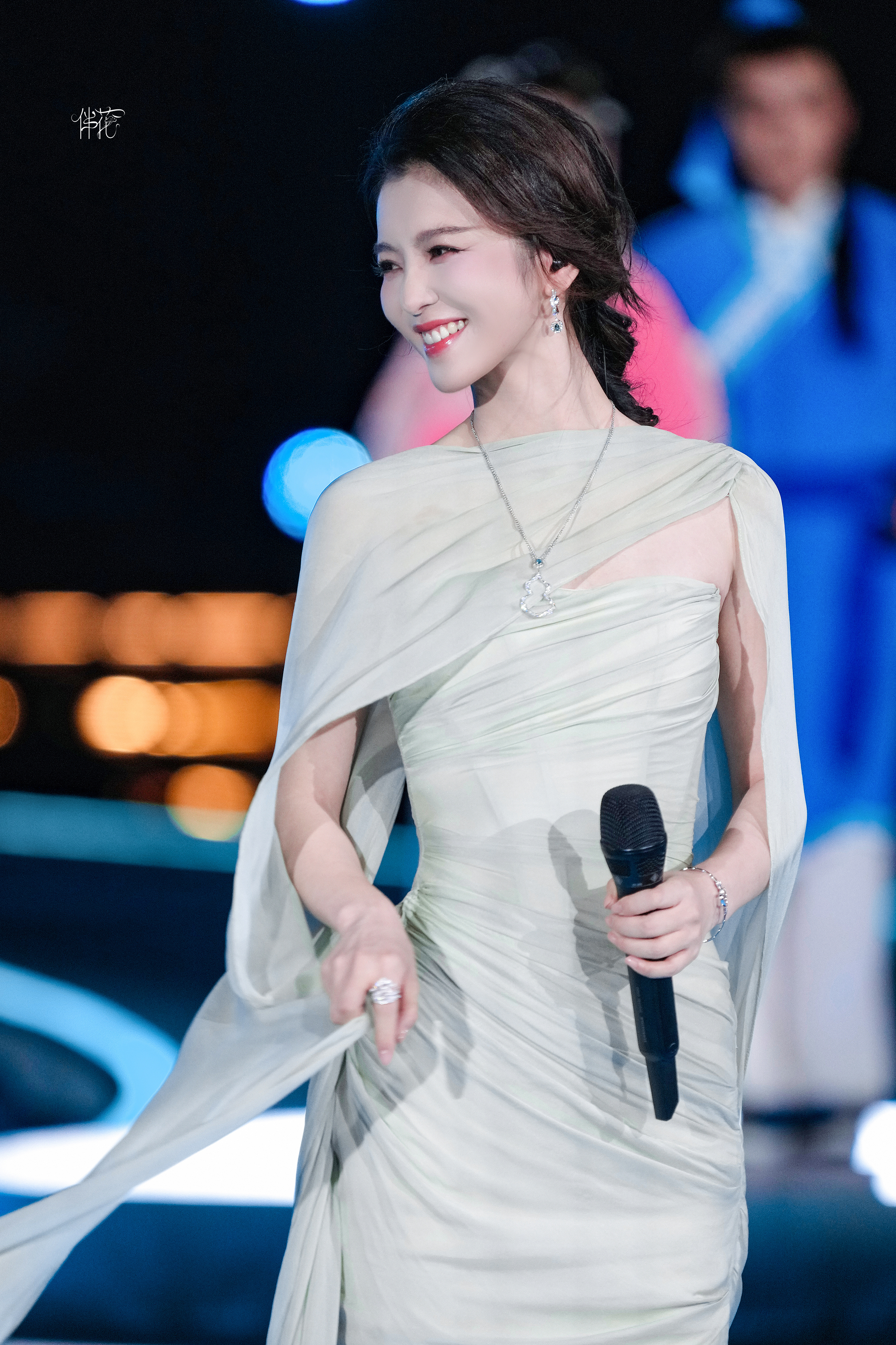 李云霄冲击第2个电影奖项凭借燕子娘一角，她已经拿下人生首个电影奖项，现在向着百花