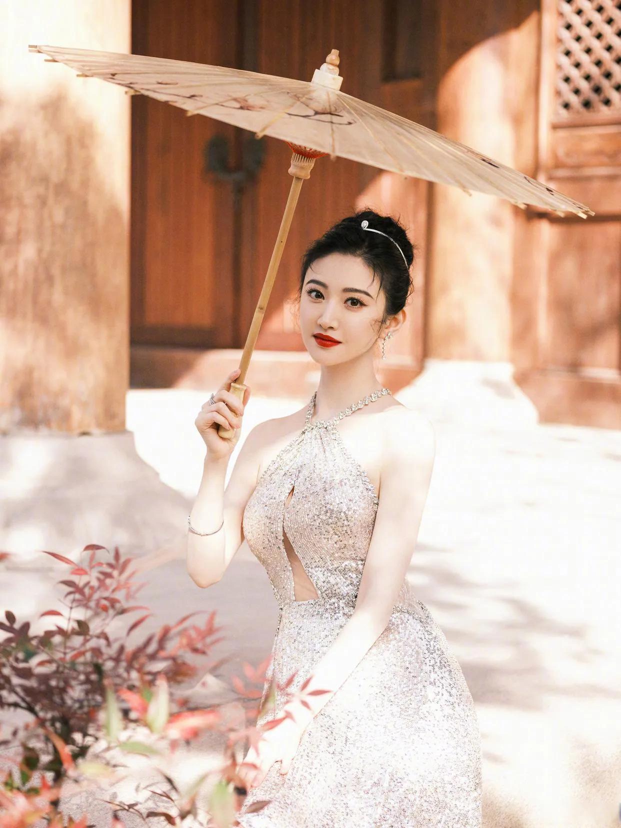 景甜的9张美照，太美了。
#明星 美女分享# #景甜美不美# #景甜温婉大气版#