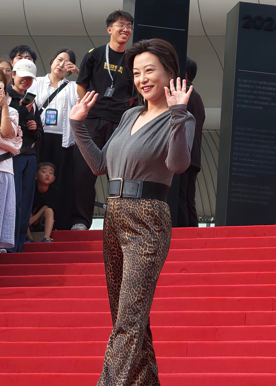 不知道邓超看到了后不后悔当初的决定？ 