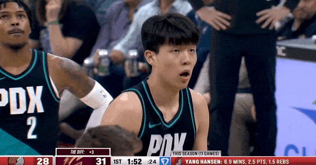 杨瀚森抢篮板有犯规动作，老喜欢用手压着对面，顶个鲍尔都没有优势





杨瀚森