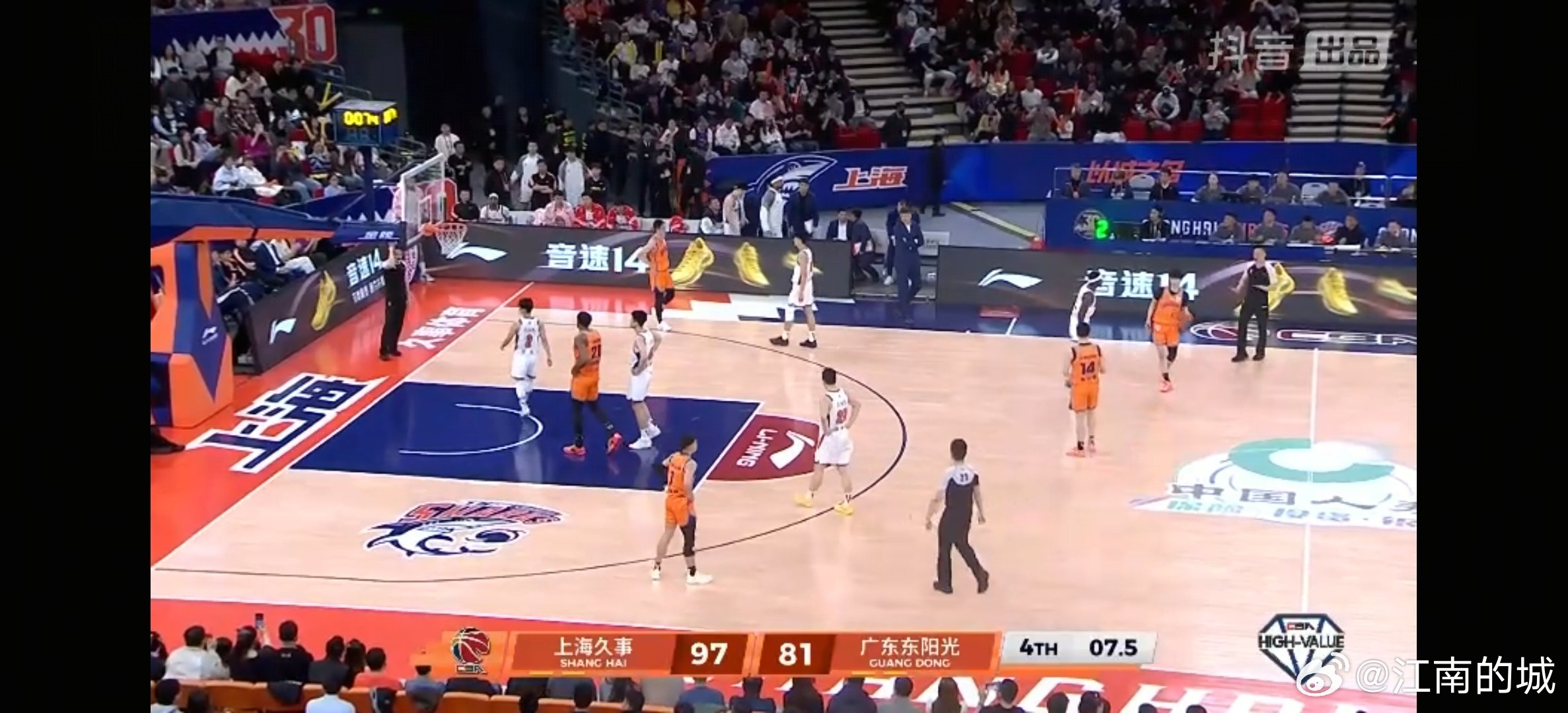 97比81  上海久事主场战胜广东东阳光。大白边强势发挥，内线一夫当关，万夫莫开