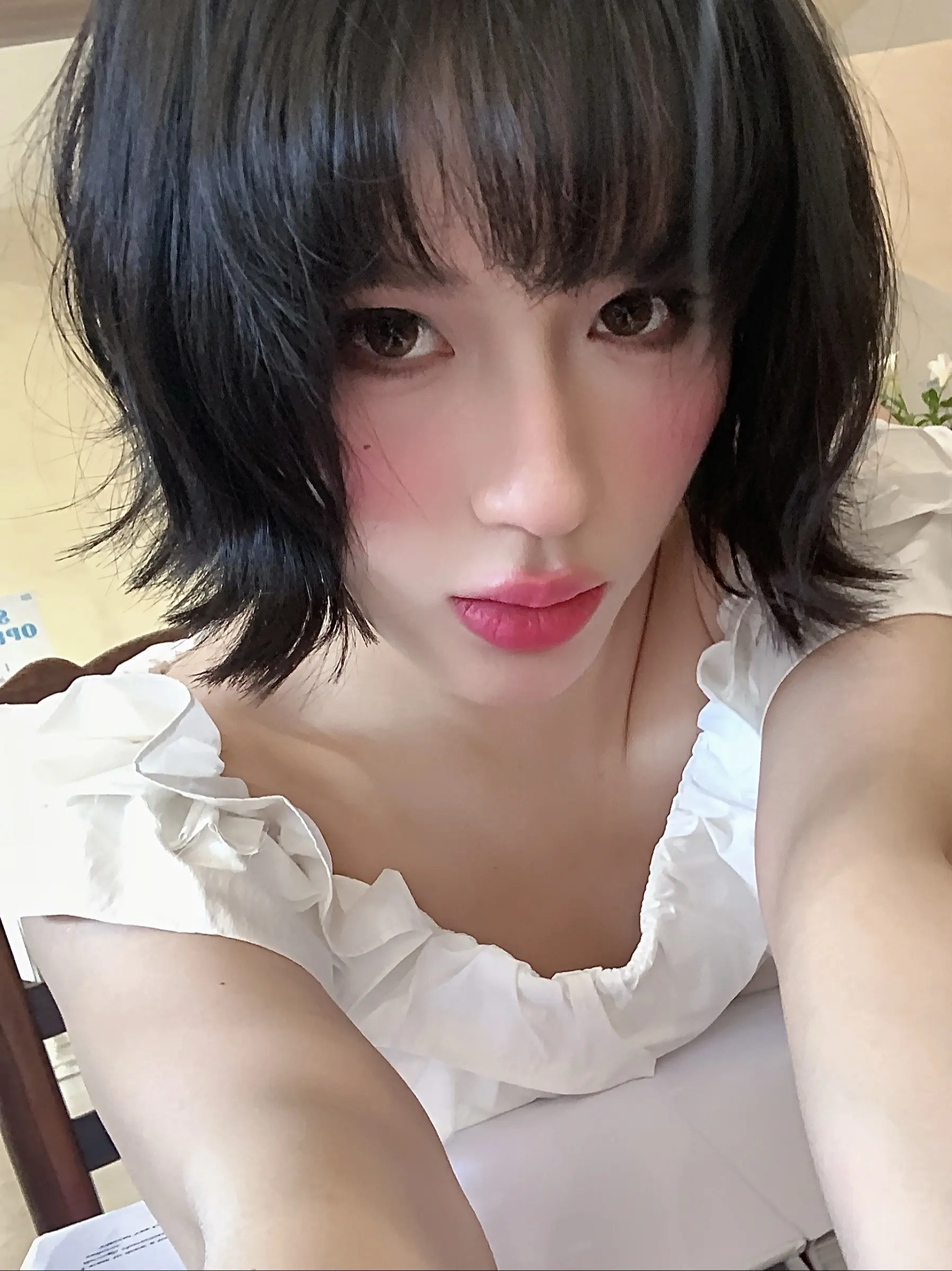 给自己咔了个刘海。