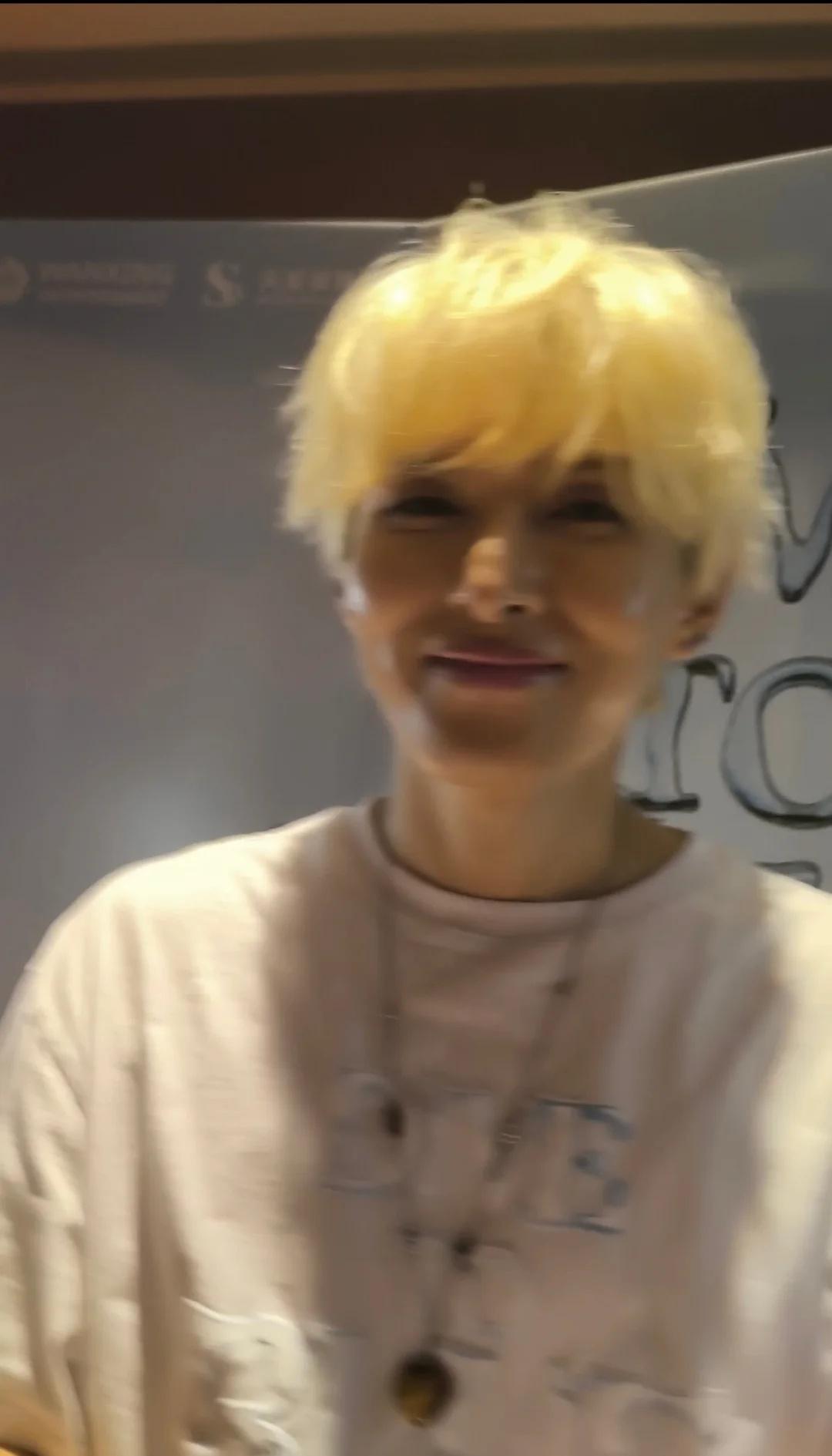 是的我又幸福了
superjunior 厉旭 （拿着圭贤小卡说了一句：我没看圭贤