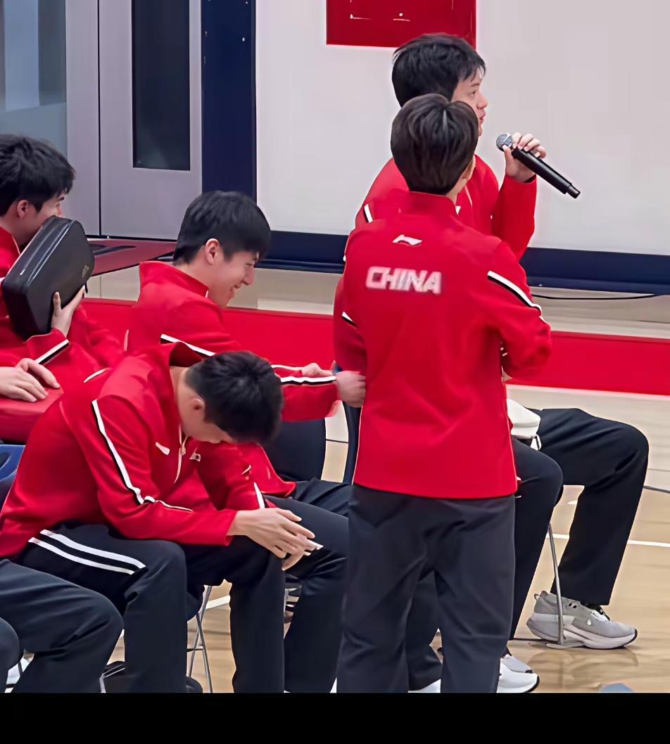 林诗栋回答得多实诚啊！
美国大满贯结束之后，国乒参加中美乒乓外交55周年纪念活动