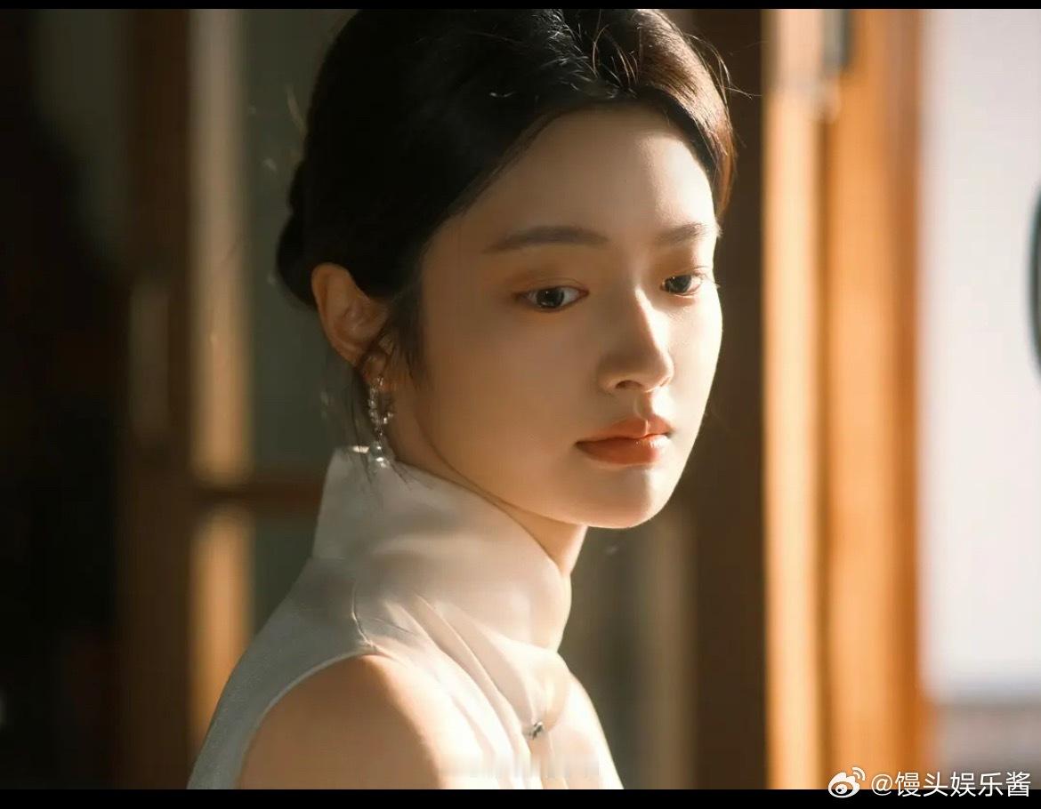 徐若晗玉簟秋旗袍照来了，看起来状态如何 ​​​
