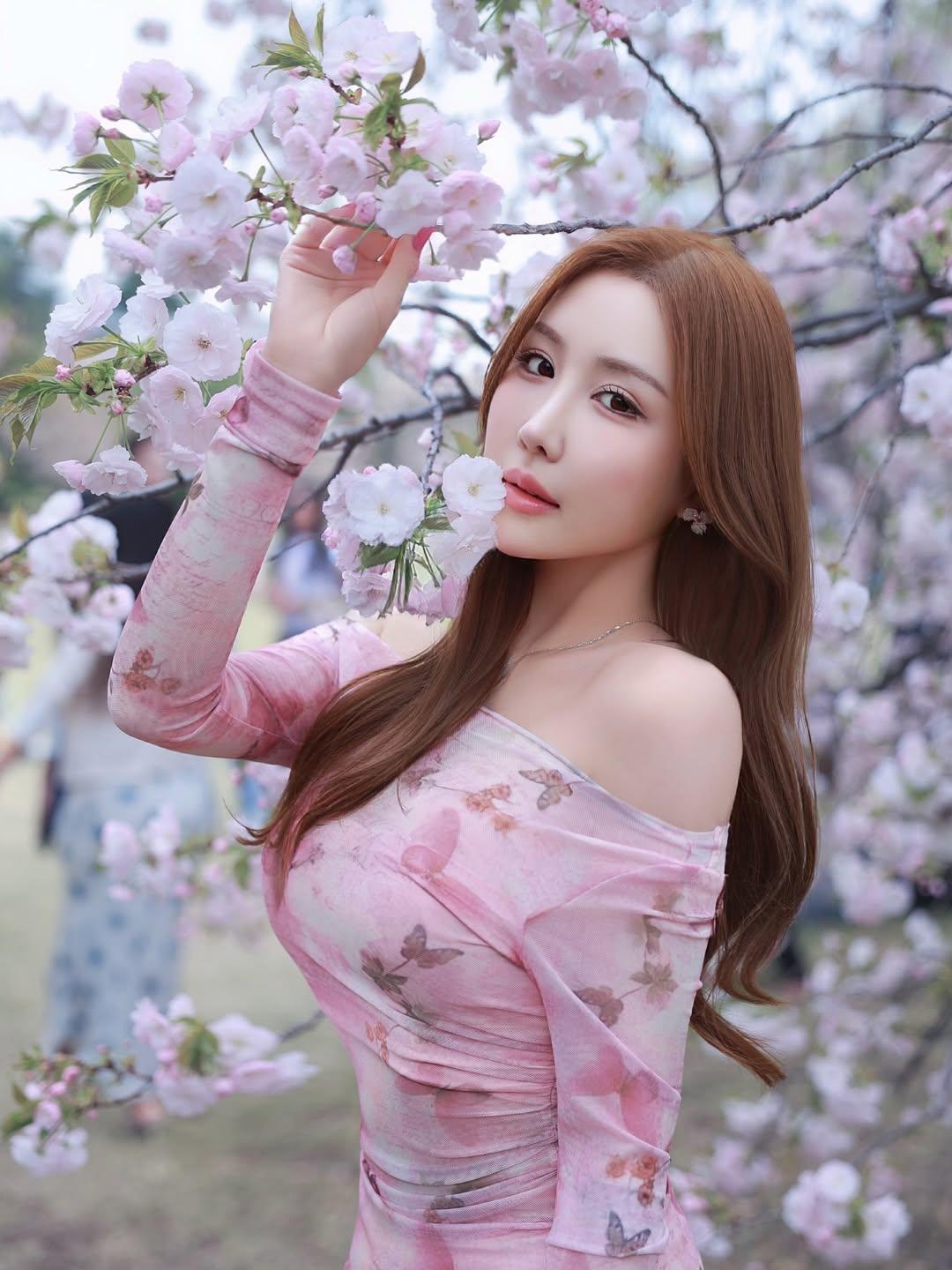 生活中，美好总藏在不经意间，随手一拍的花朵，就是生活馈赠的小确幸。
我曾拍过一朵