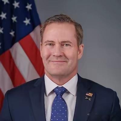 2月1日特朗普直接下令美军给索马里的伊斯兰国来了波精准空袭，专捶恐怖袭击策划者，