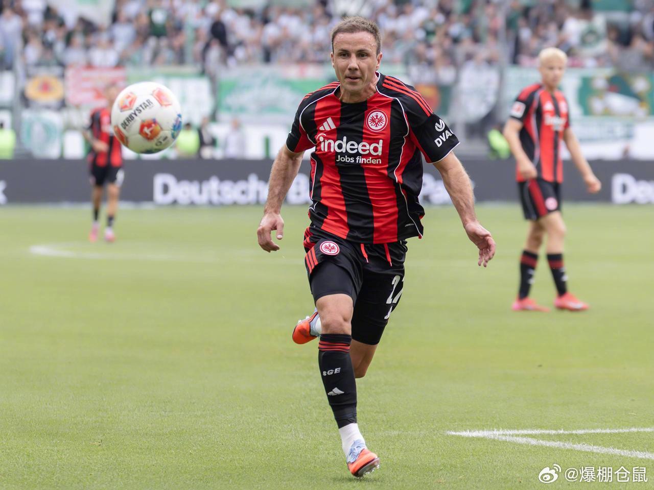 【昔日金童】德国天空体育：法兰克福即将与33岁中场格策续约至2027年夏天，本赛